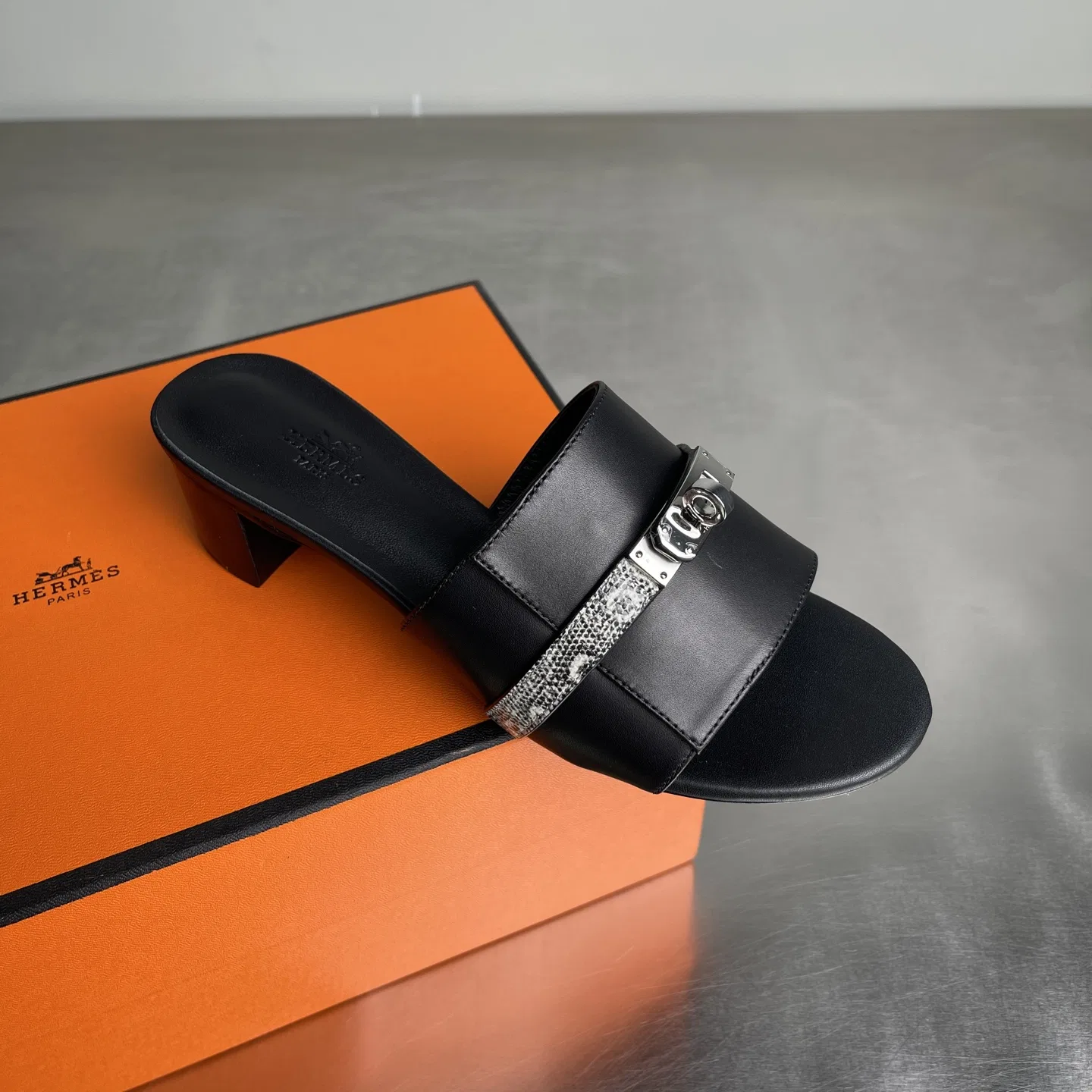HER 27FW WHZIAAB 003 구두 3