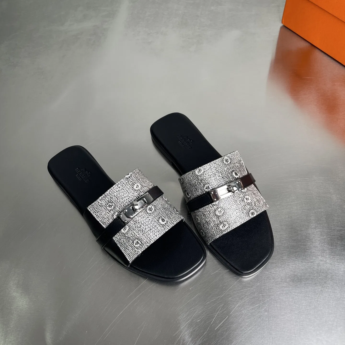 HER 27FW WHZIAAB 005 슬리퍼 5