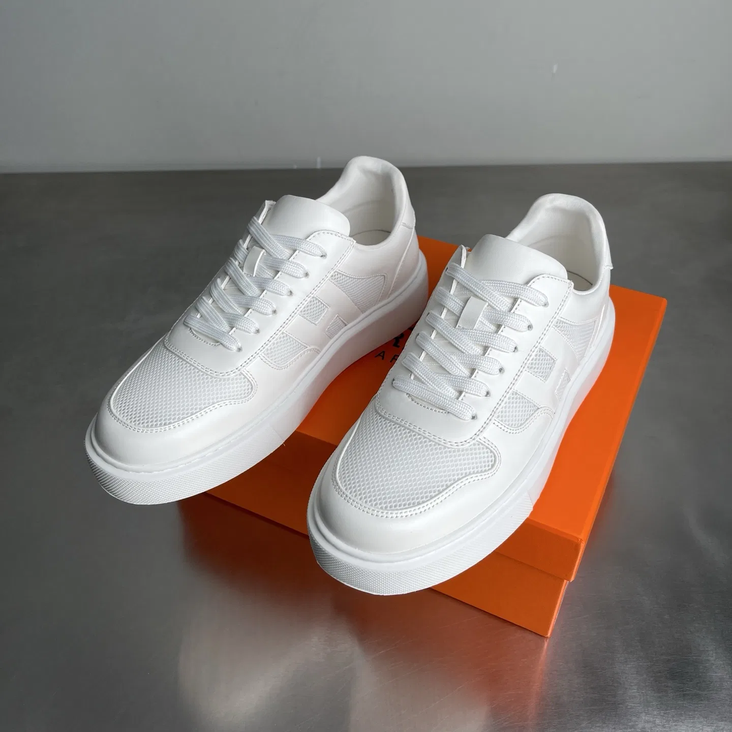 HER 27FW WHZIAAB 009 스니커즈