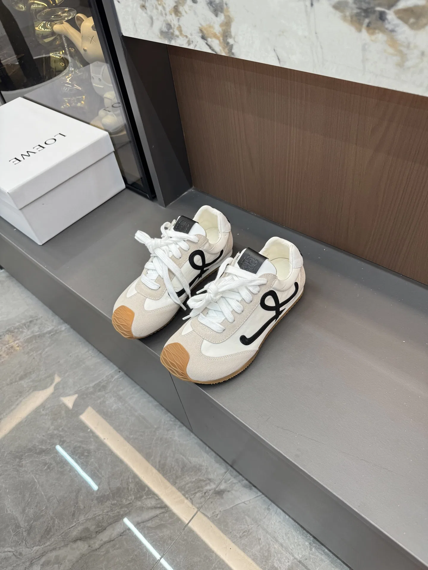 LOE 27FW UKWJSUW 012 스니커즈