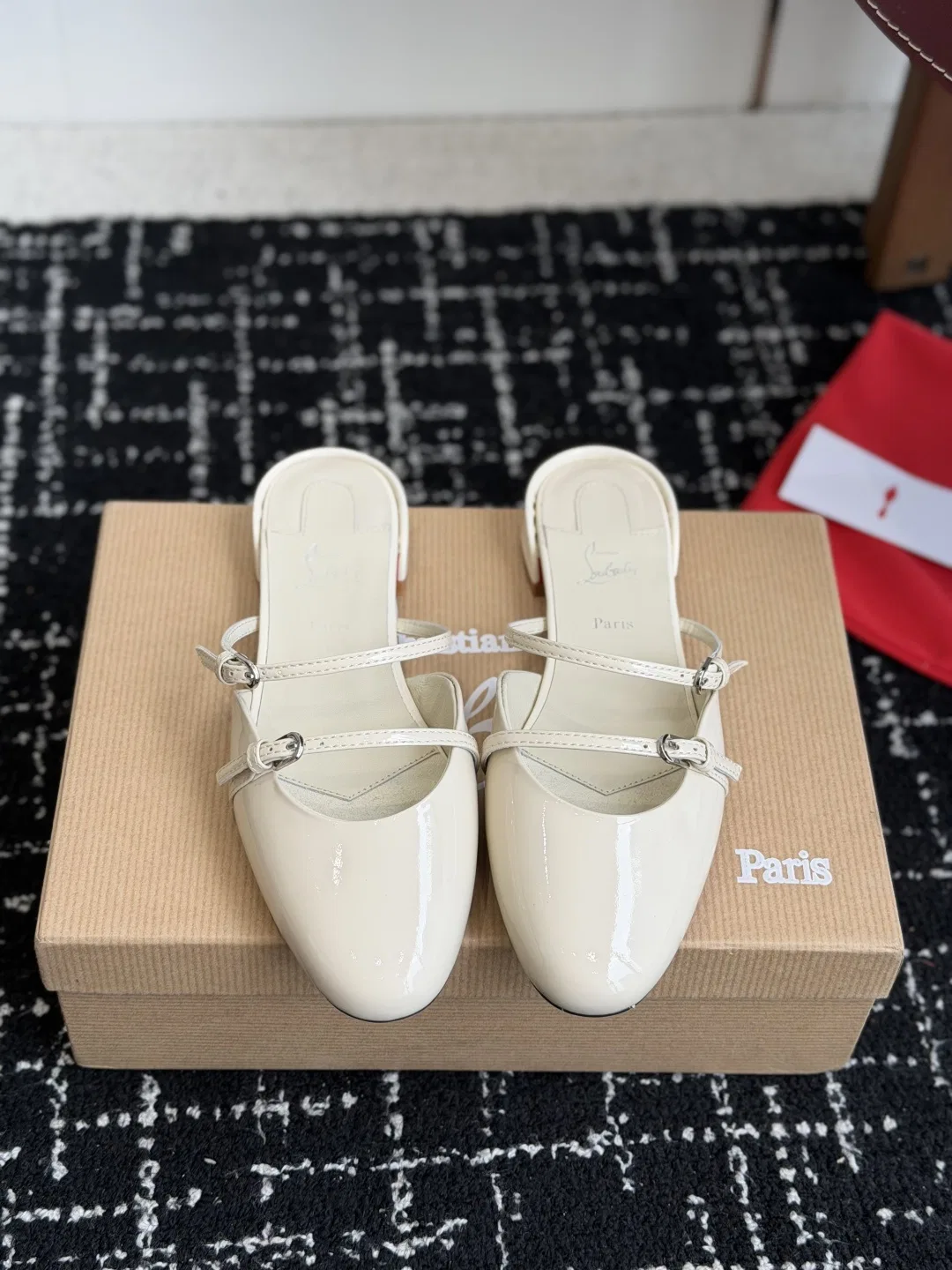 LOUBOUTIN 27FW EIYCUJO 001 구두