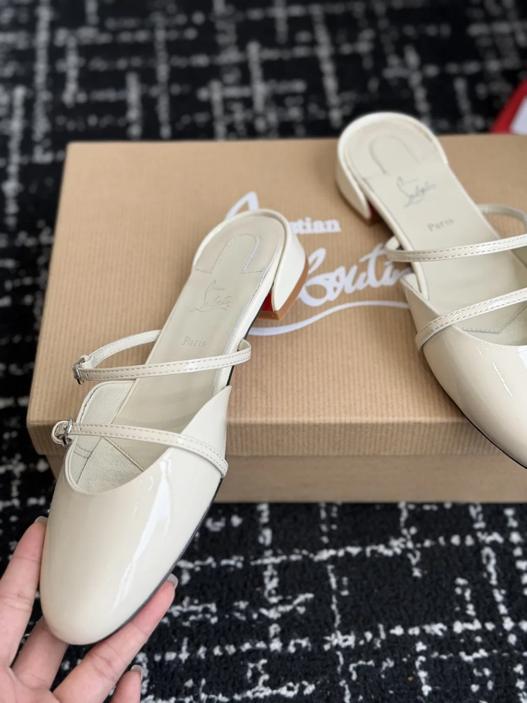 LOUBOUTIN 27FW EIYCUJO 001 구두 6