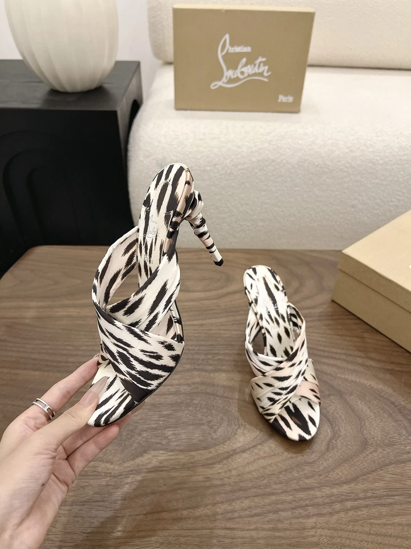 LOUBOUTIN 27FW MSFBUNF 005 구두 4