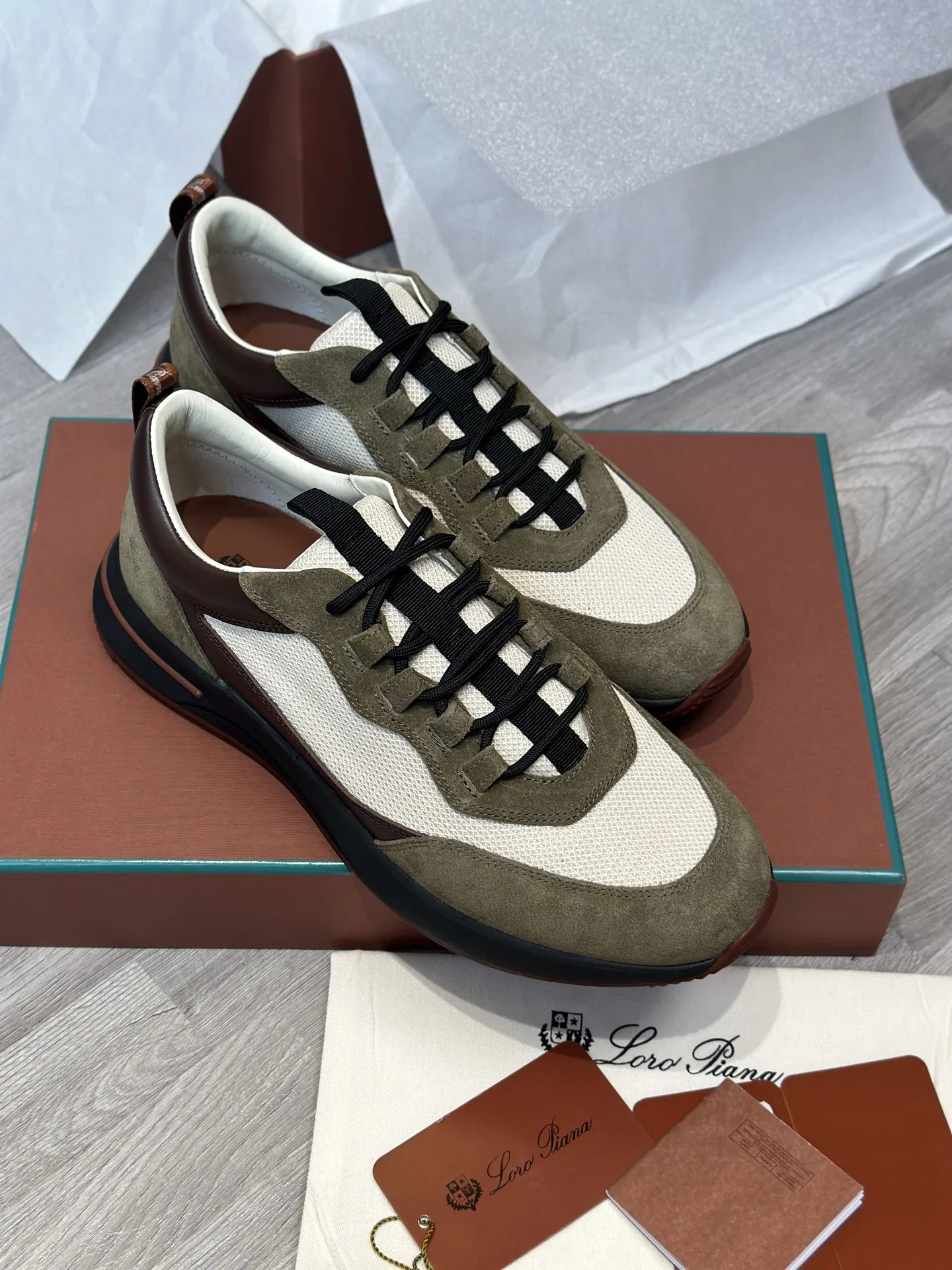 LP 27FW UOUXSPU 024 스니커즈