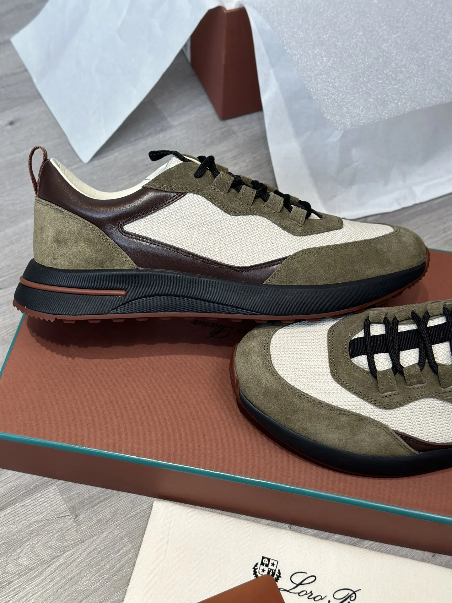 LP 27FW UOUXSPU 024 스니커즈 5