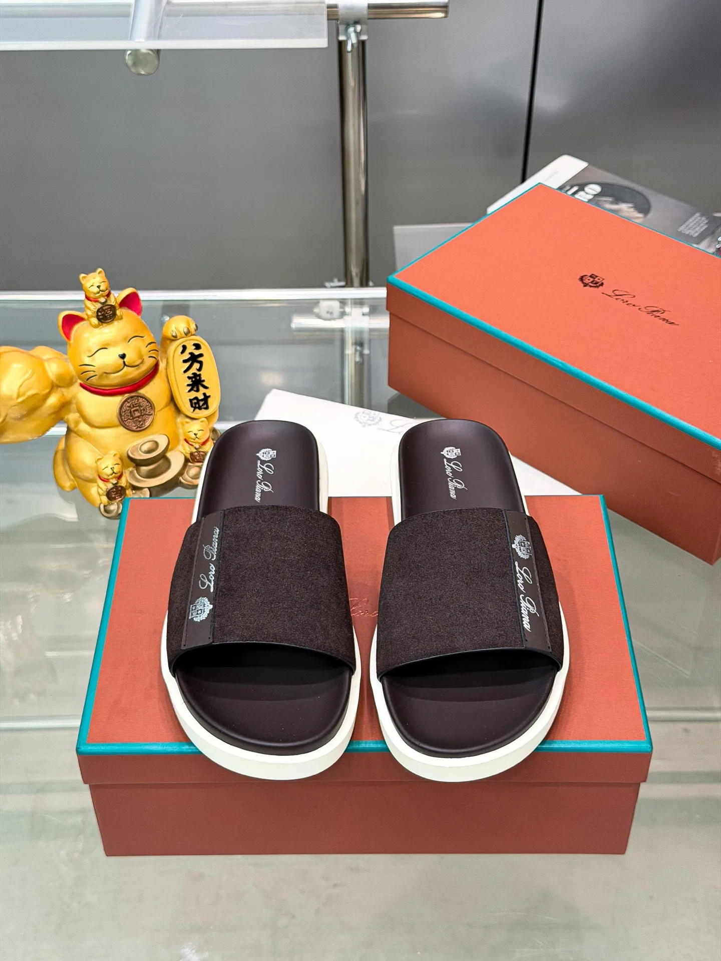 LP 27FW XJBVJYL 001 슬리퍼