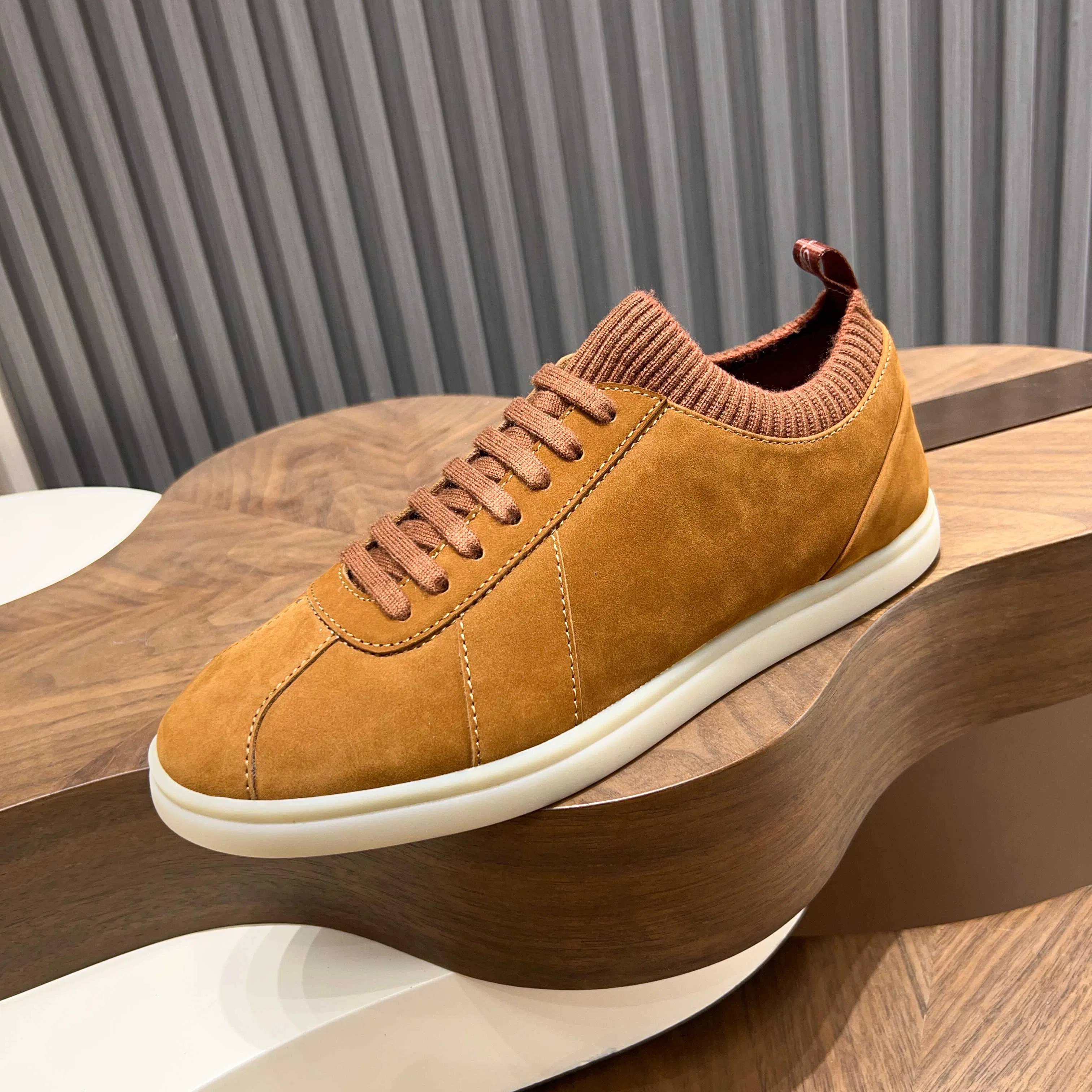 LP 27FW XJBVJYL 005 스니커즈 5