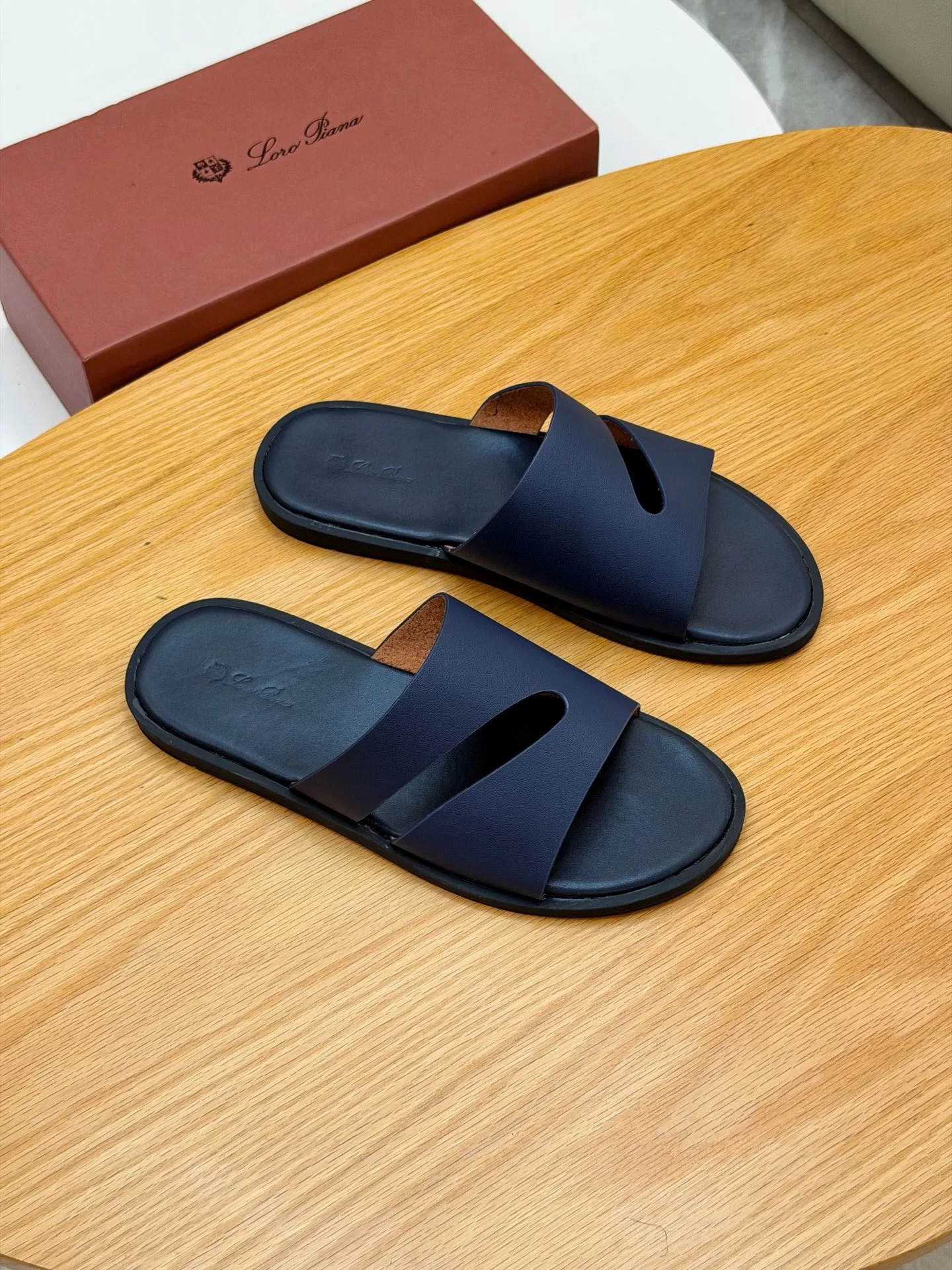 LP 27FW XJBVJYL 008 슬리퍼 4