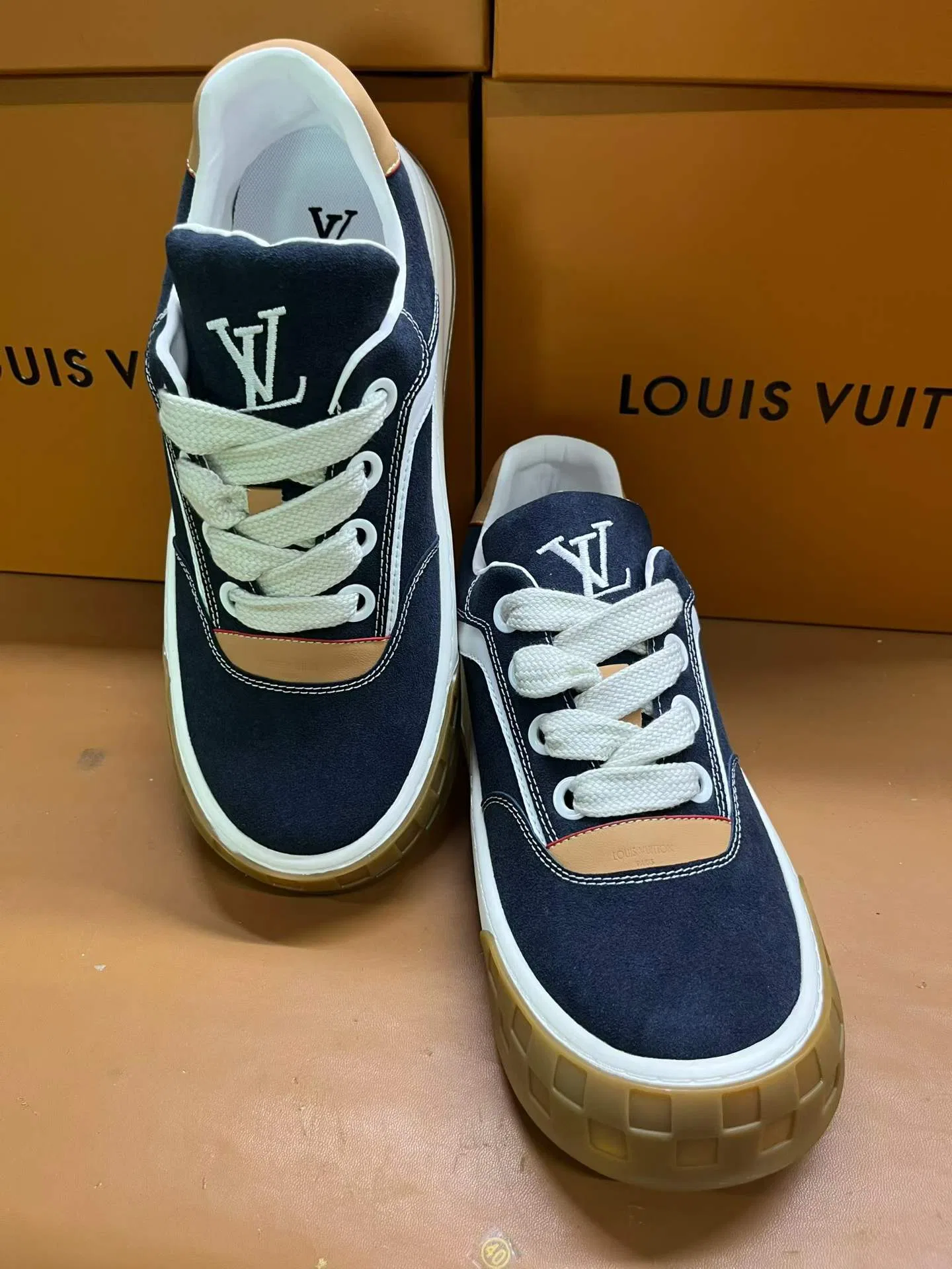 LV 27FW AKUCGHD 005 스니커즈 6