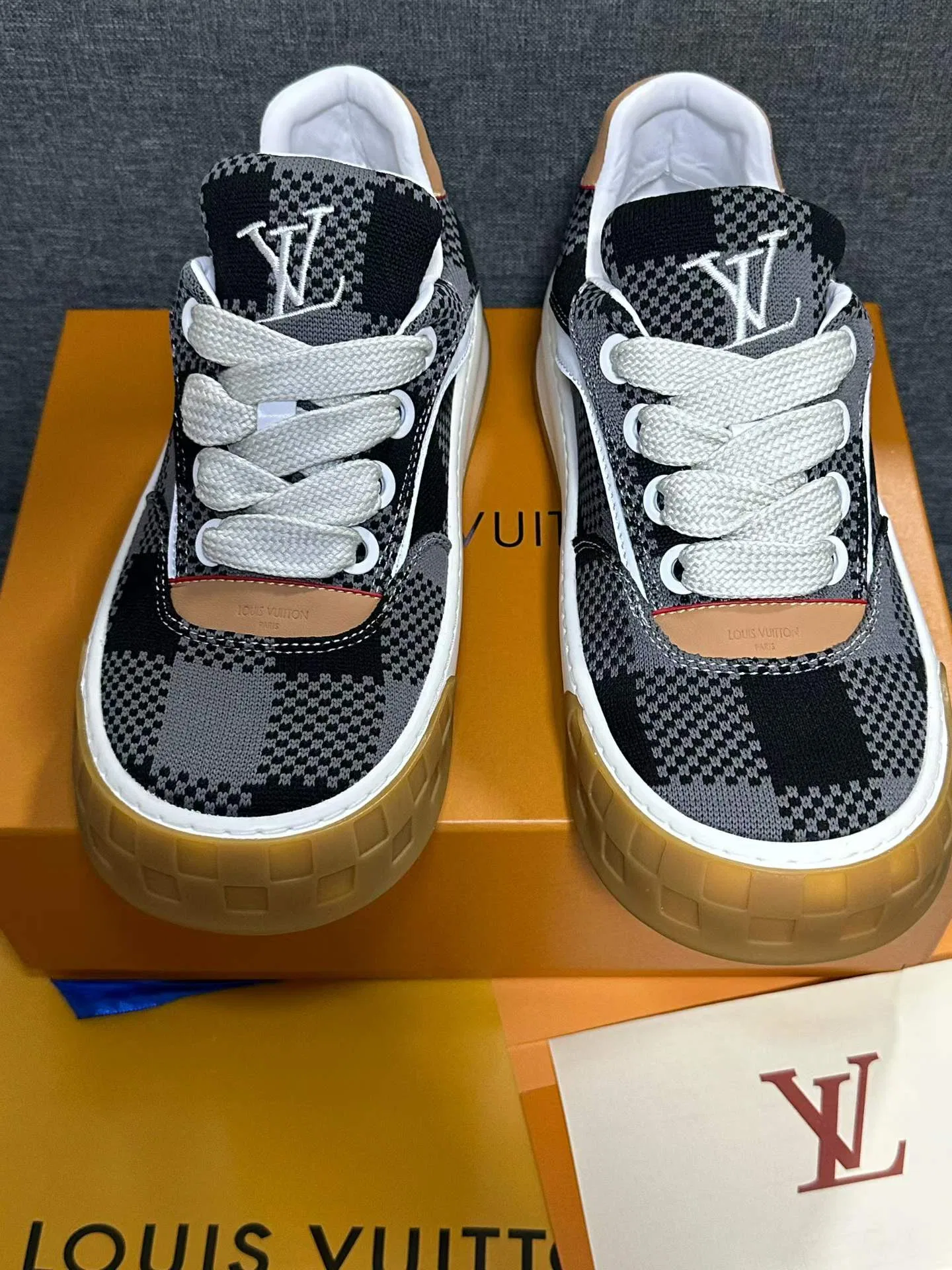 LV 27FW AKUCGHD 039 스니커즈