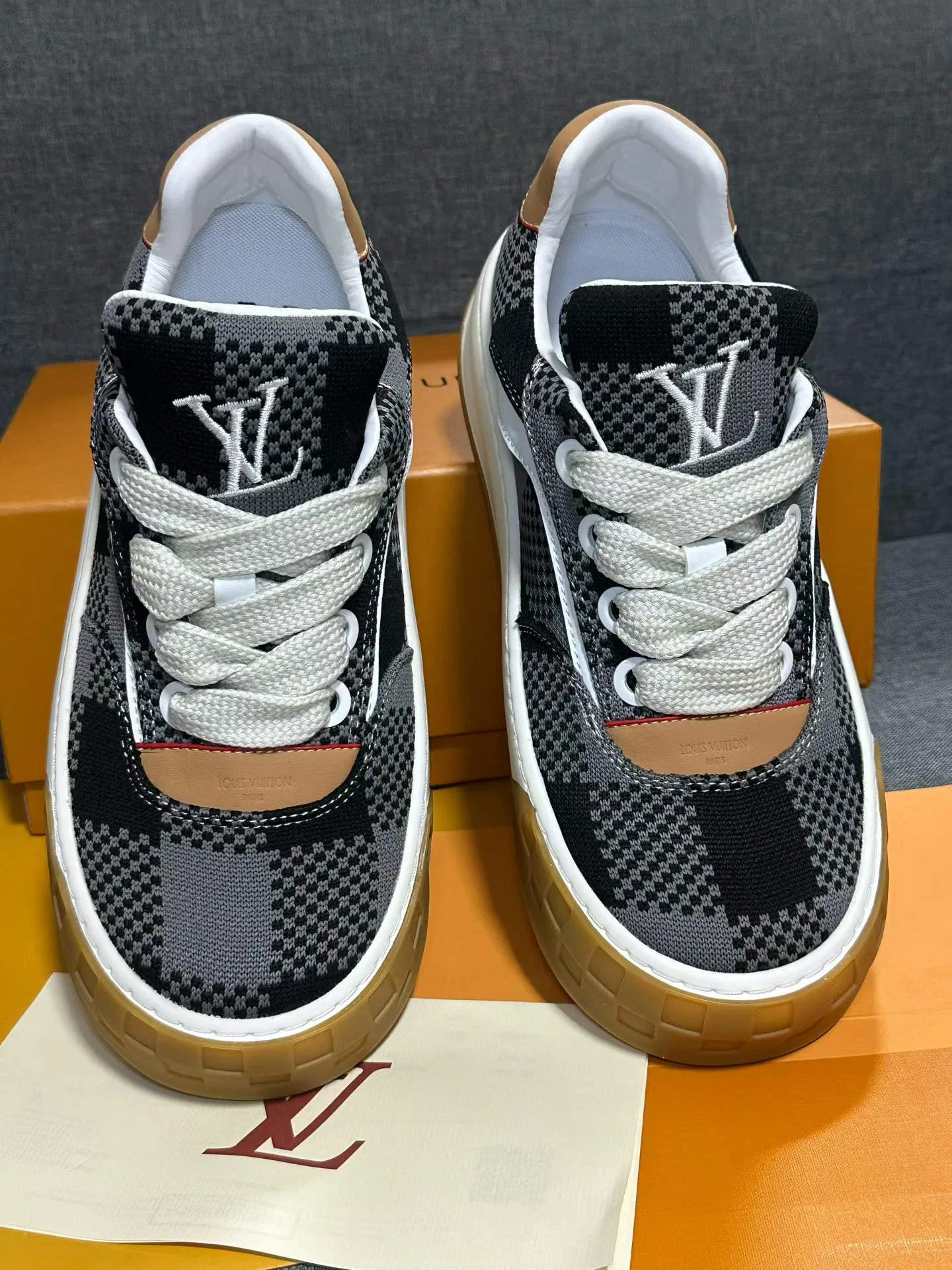 LV 27FW AKUCGHD 039 스니커즈 6