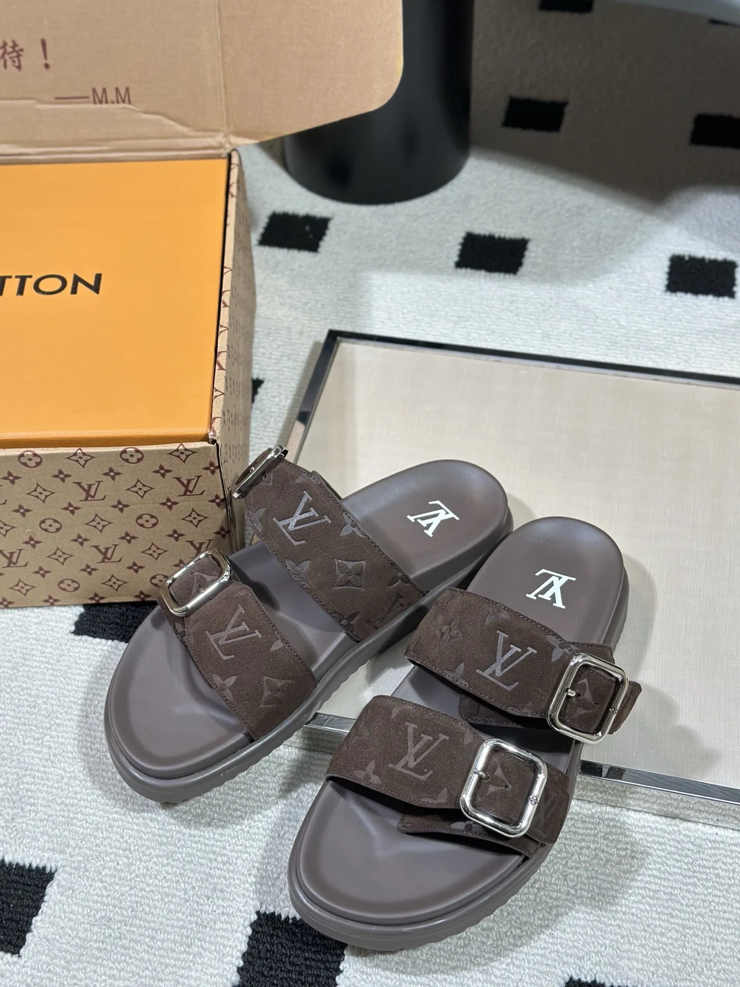 LV 27FW AKUCGHD 067 샌들 4