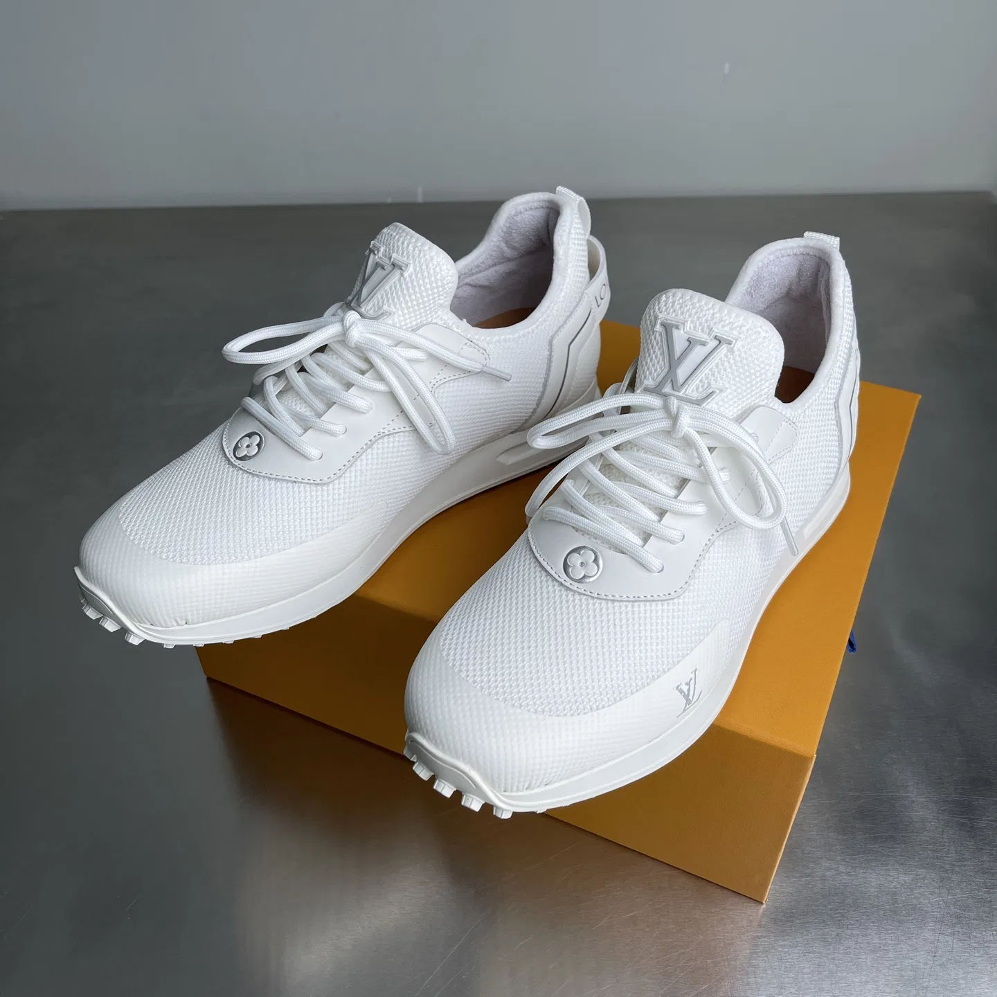 LV 27FW BMLOIMQ 001 스니커즈
