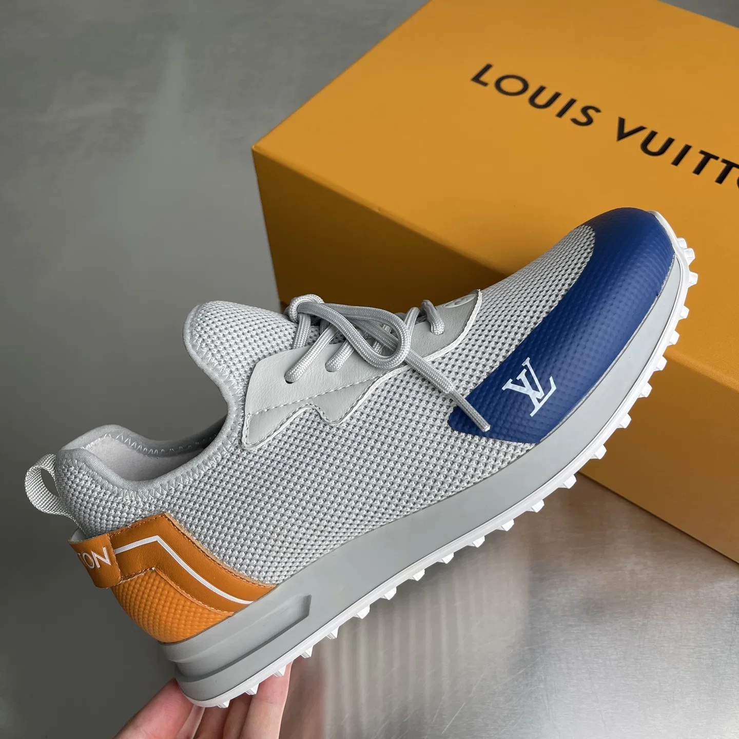 LV 27FW BMLOIMQ 002 스니커즈 3