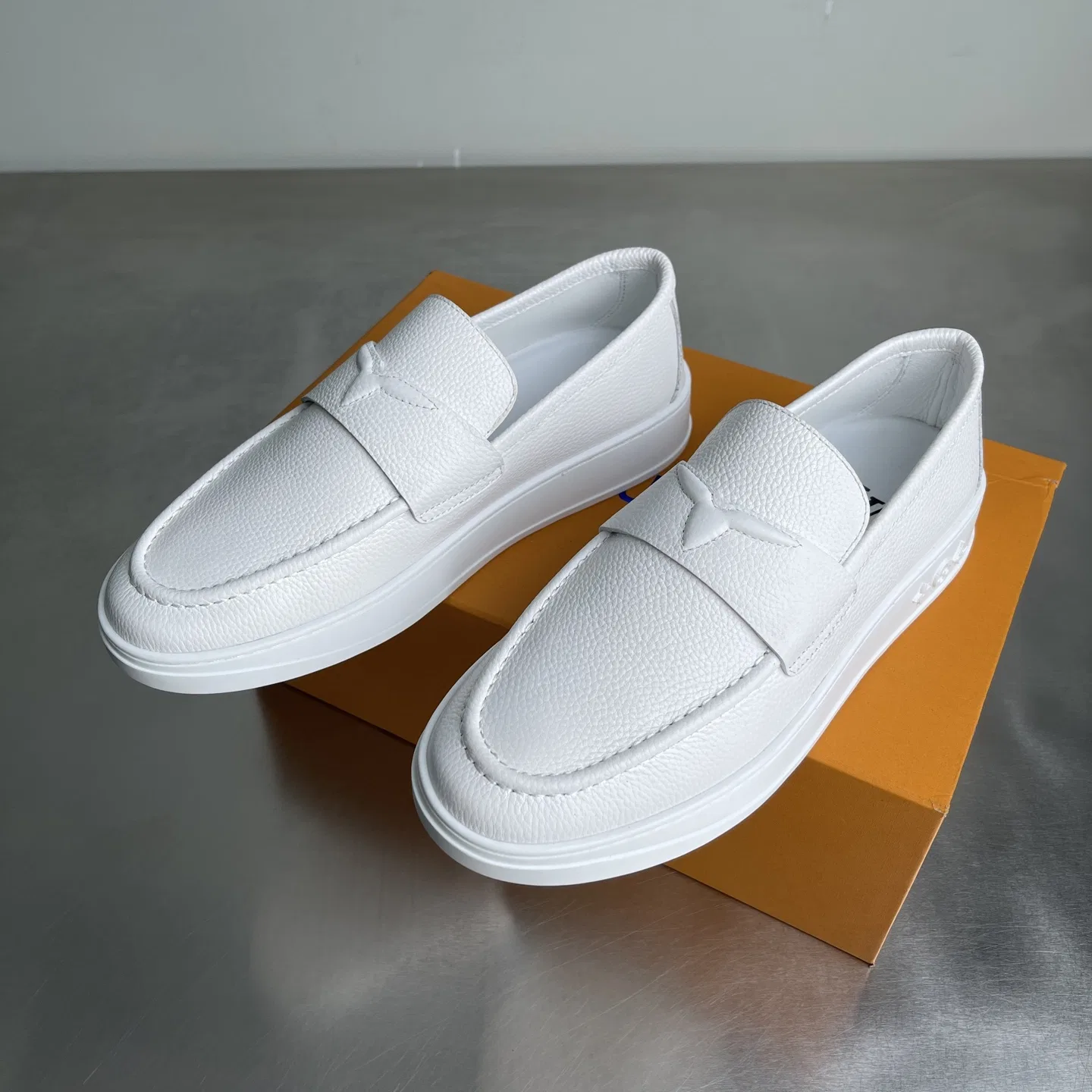 LV 27FW BMLOIMQ 003 로퍼