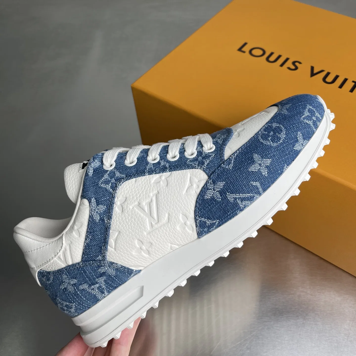 LV 27FW BMLOIMQ 005 스니커즈 3