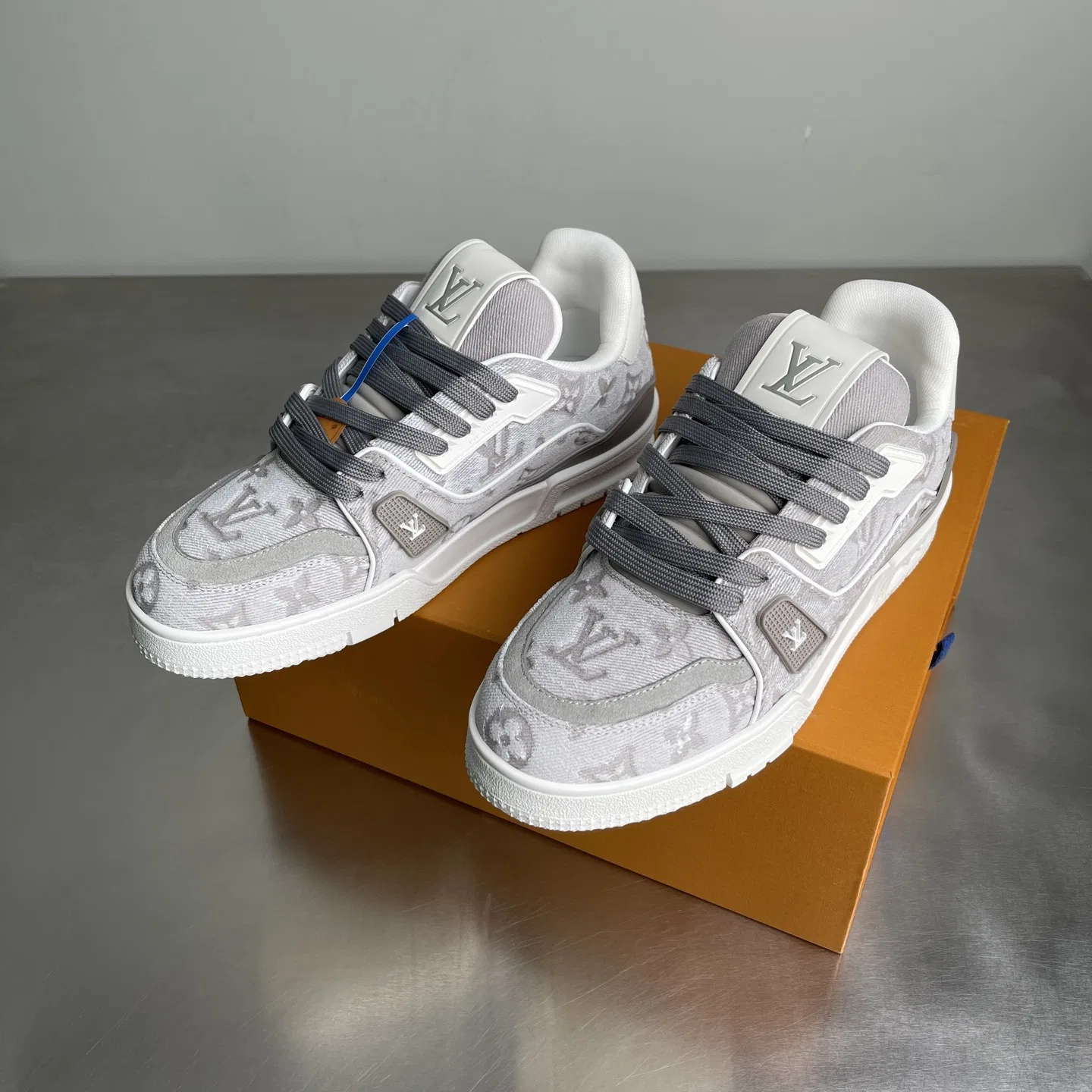 LV 27FW BMLOIMQ 006 스니커즈