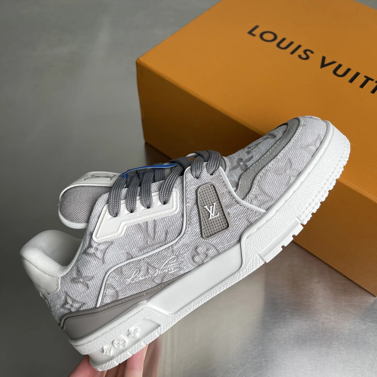 LV 27FW BMLOIMQ 006 스니커즈 3