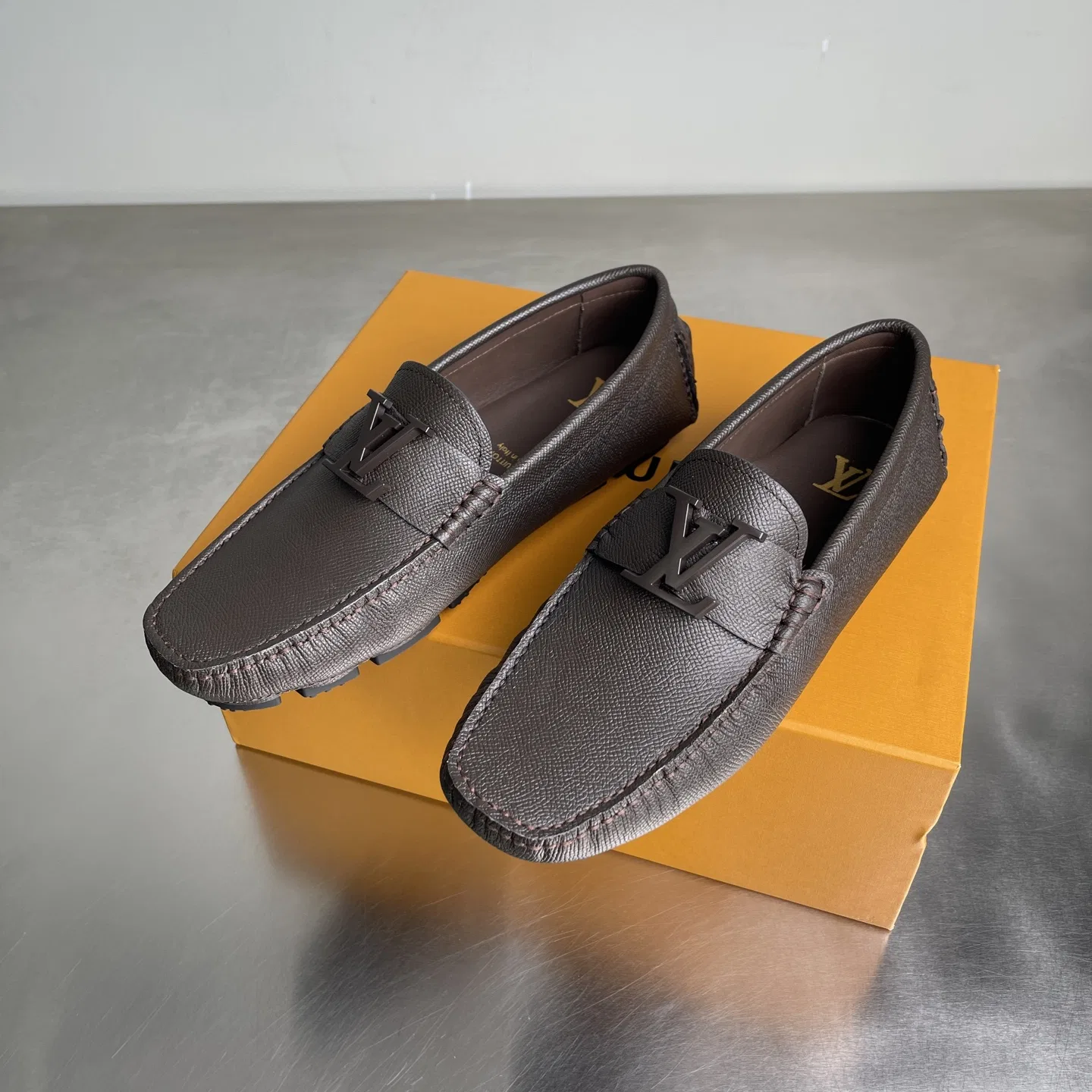 LV 27FW BMLOIMQ 010 로퍼