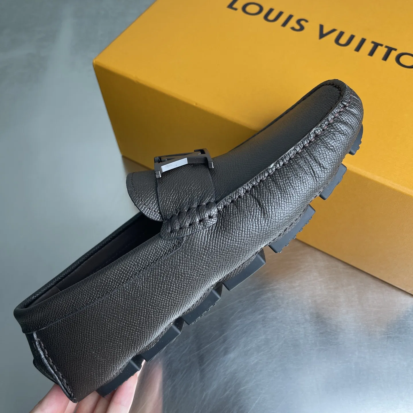 LV 27FW BMLOIMQ 010 로퍼 3