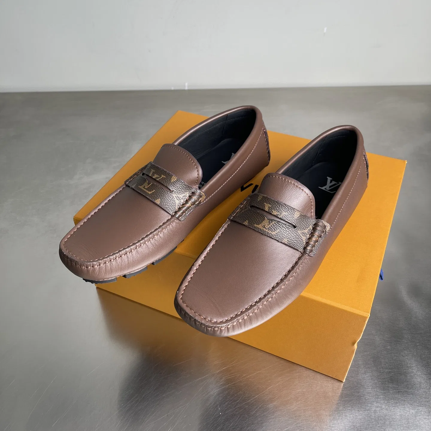 LV 27FW BMLOIMQ 011 로퍼