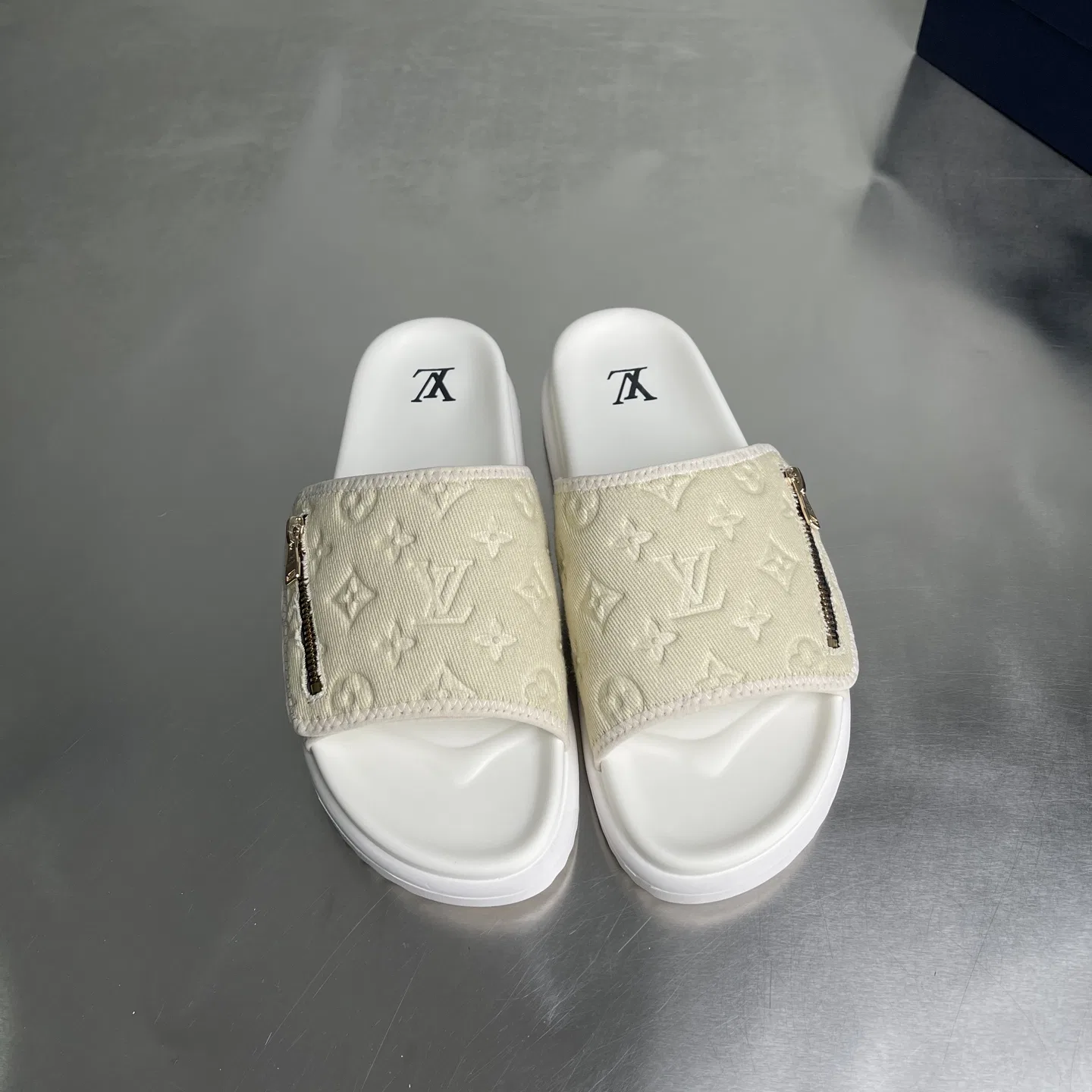 LV 27FW BMLOIMQ 012 슬리퍼 5