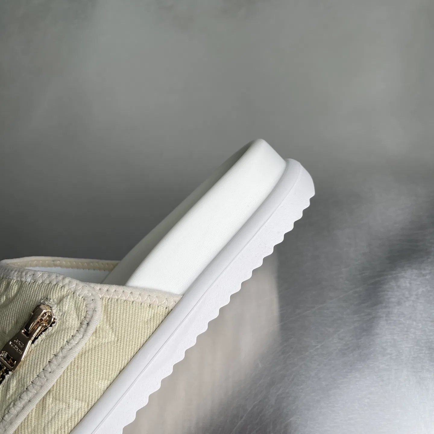 LV 27FW BMLOIMQ 012 슬리퍼 6