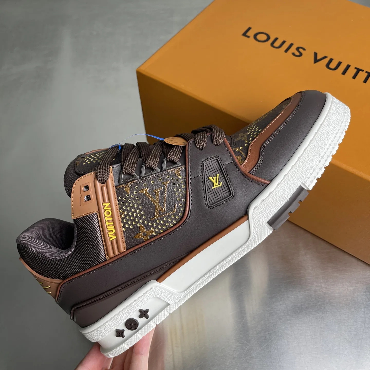 LV 27FW BMLOIMQ 013 스니커즈 3