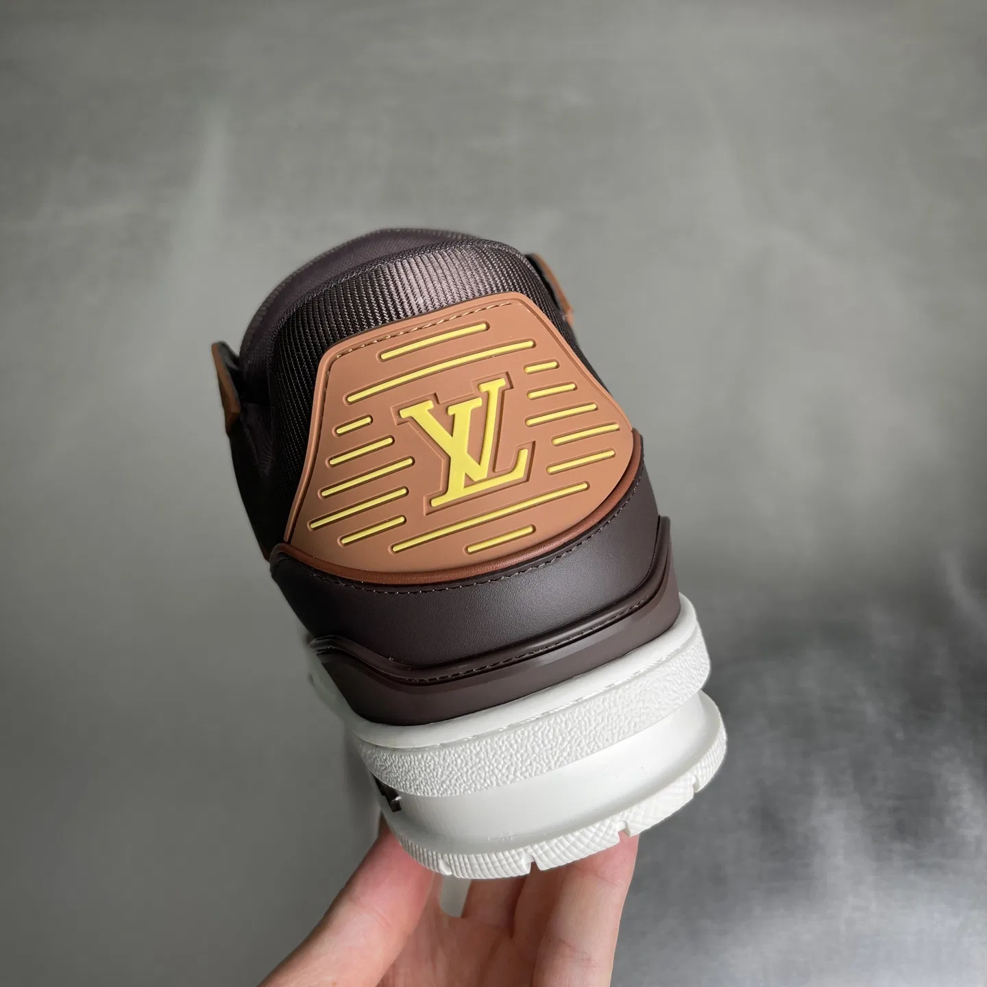 LV 27FW BMLOIMQ 013 스니커즈 6