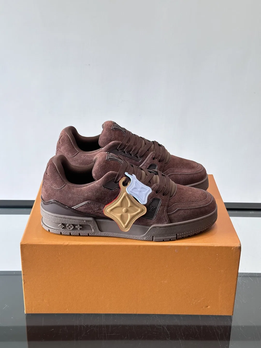 LV 27FW BXZUBKP 002 스니커즈