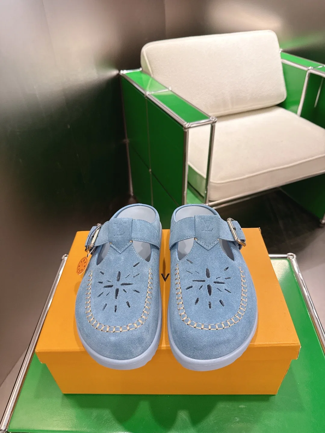 LV 27FW BXZUBKP 010 슬리퍼