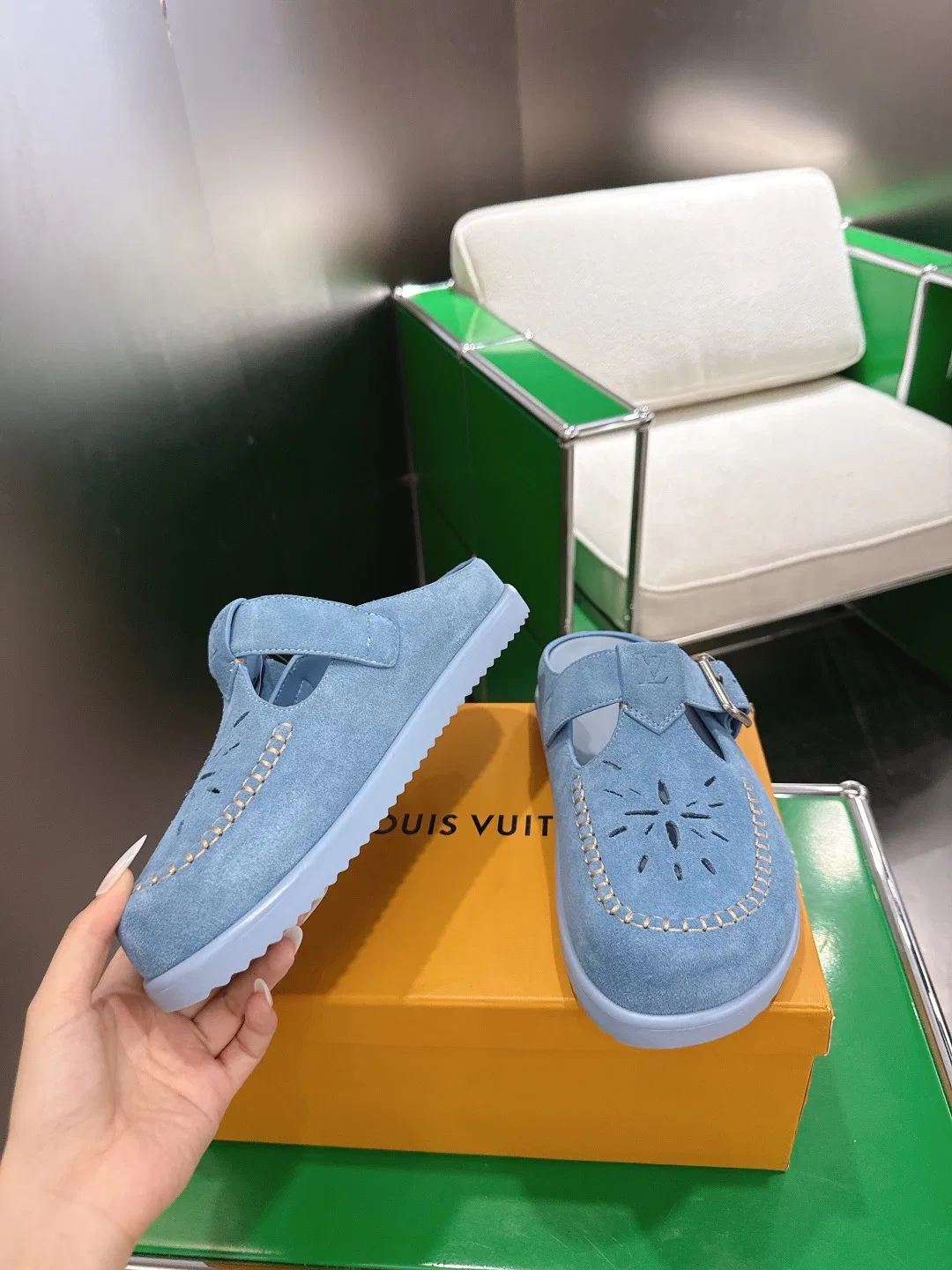 LV 27FW BXZUBKP 010 슬리퍼 3