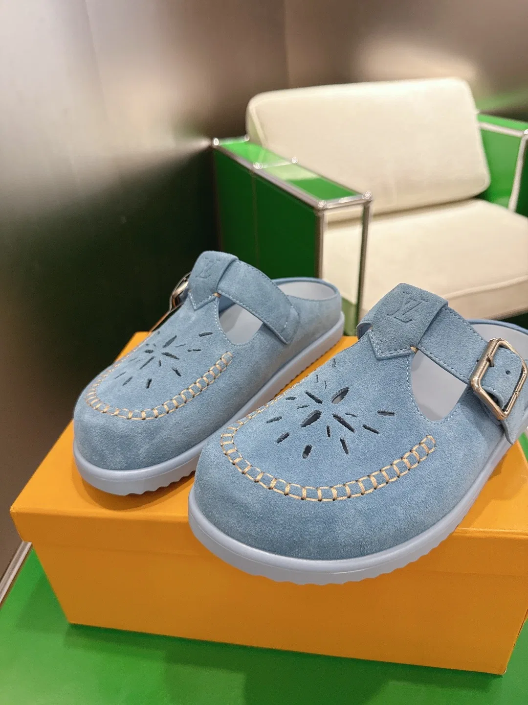 LV 27FW BXZUBKP 010 슬리퍼 6
