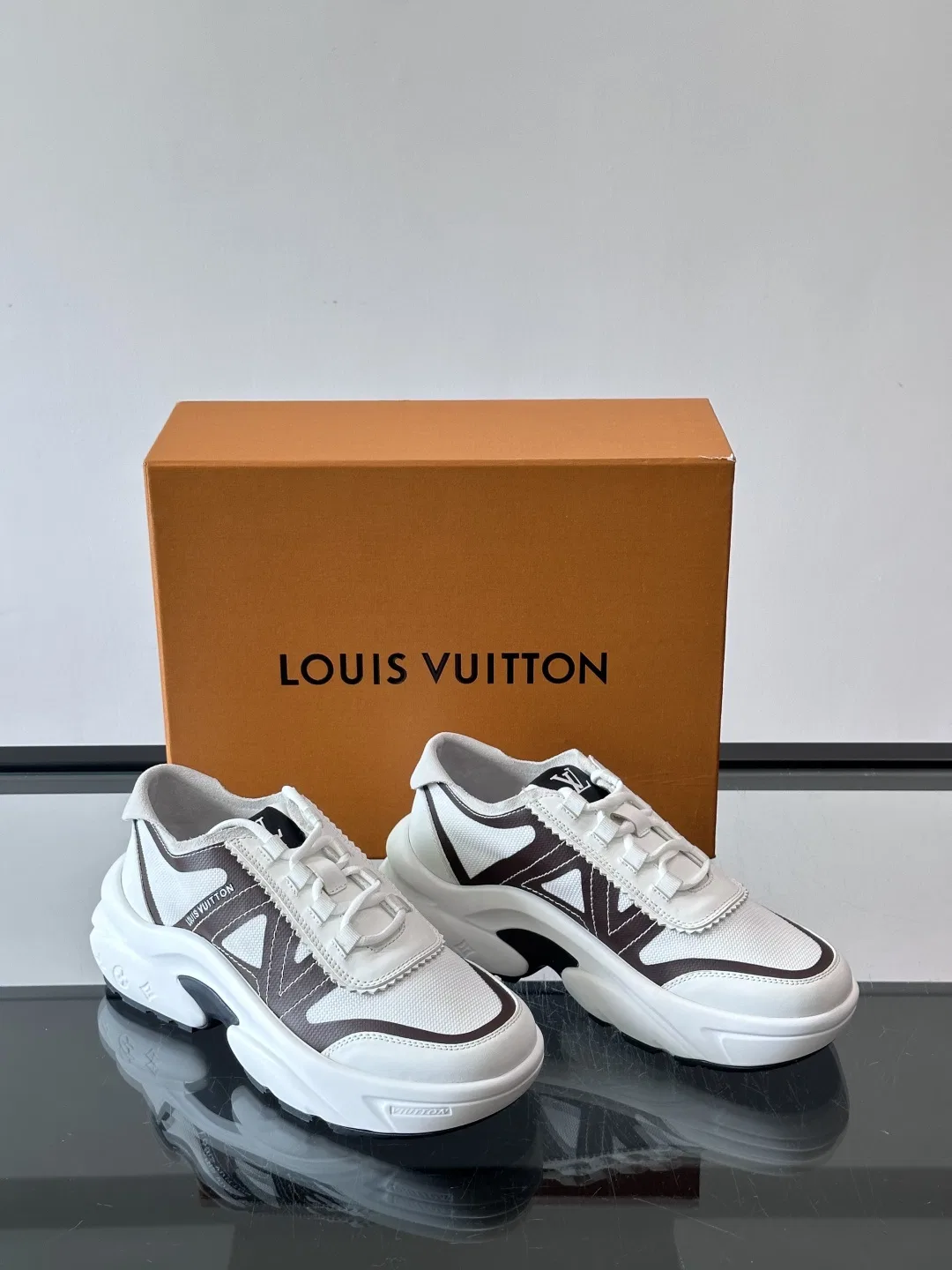 LV 27FW HOSLVLO 002 스니커즈 5