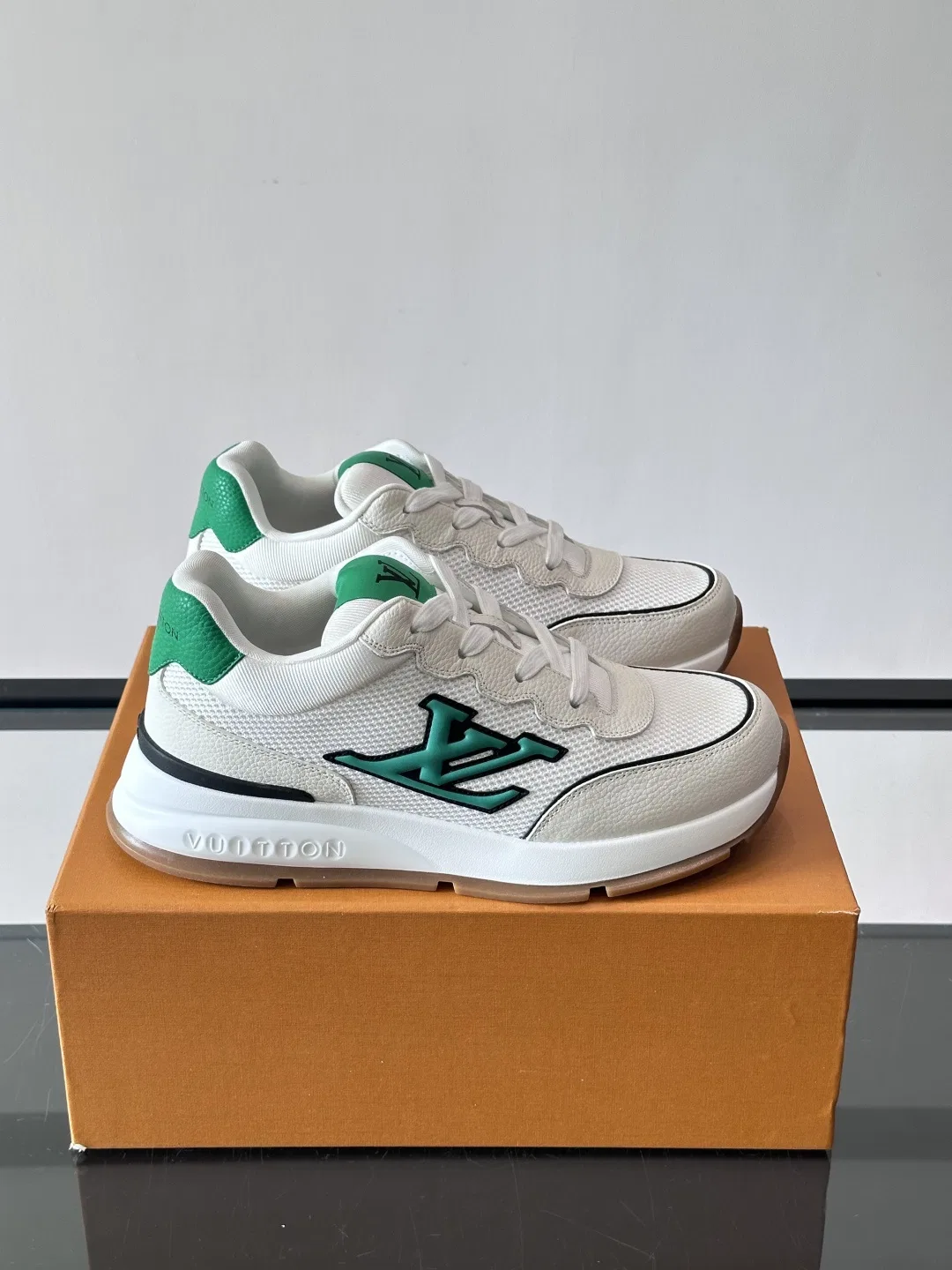 LV 27FW HOSLVLO 003 스니커즈