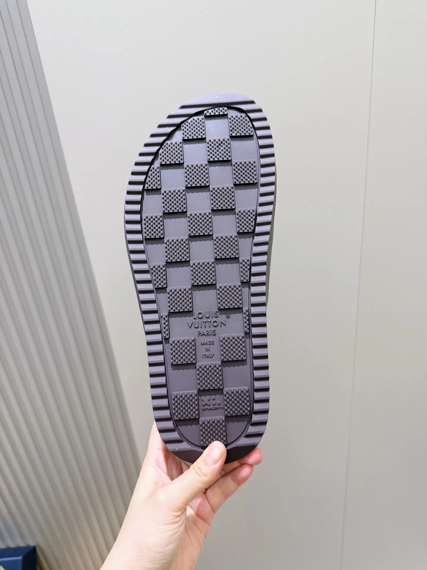 LV 27FW HOSLVLO 004 슬리퍼 6