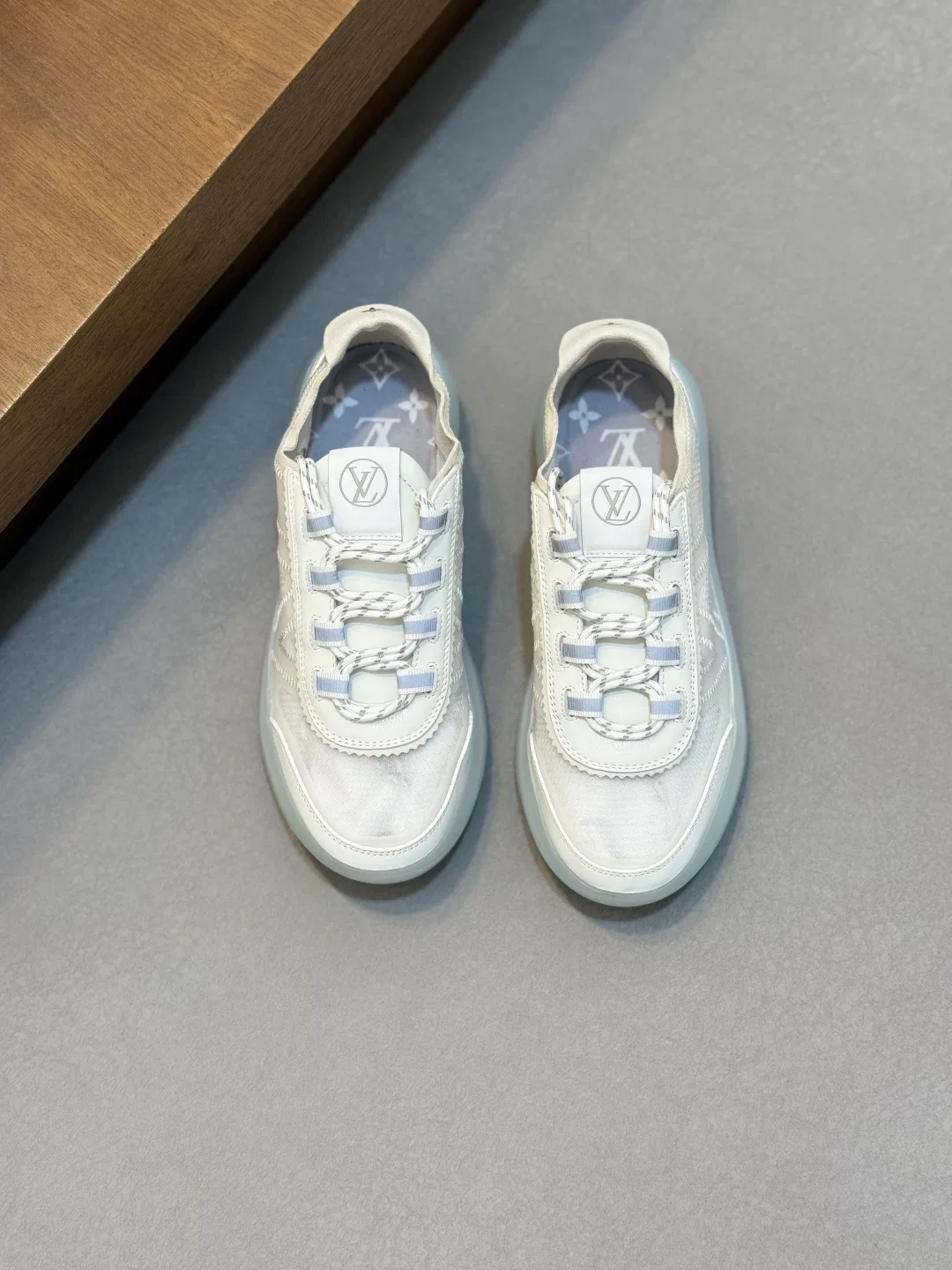LV 27FW HOSLVLO 005 운동화