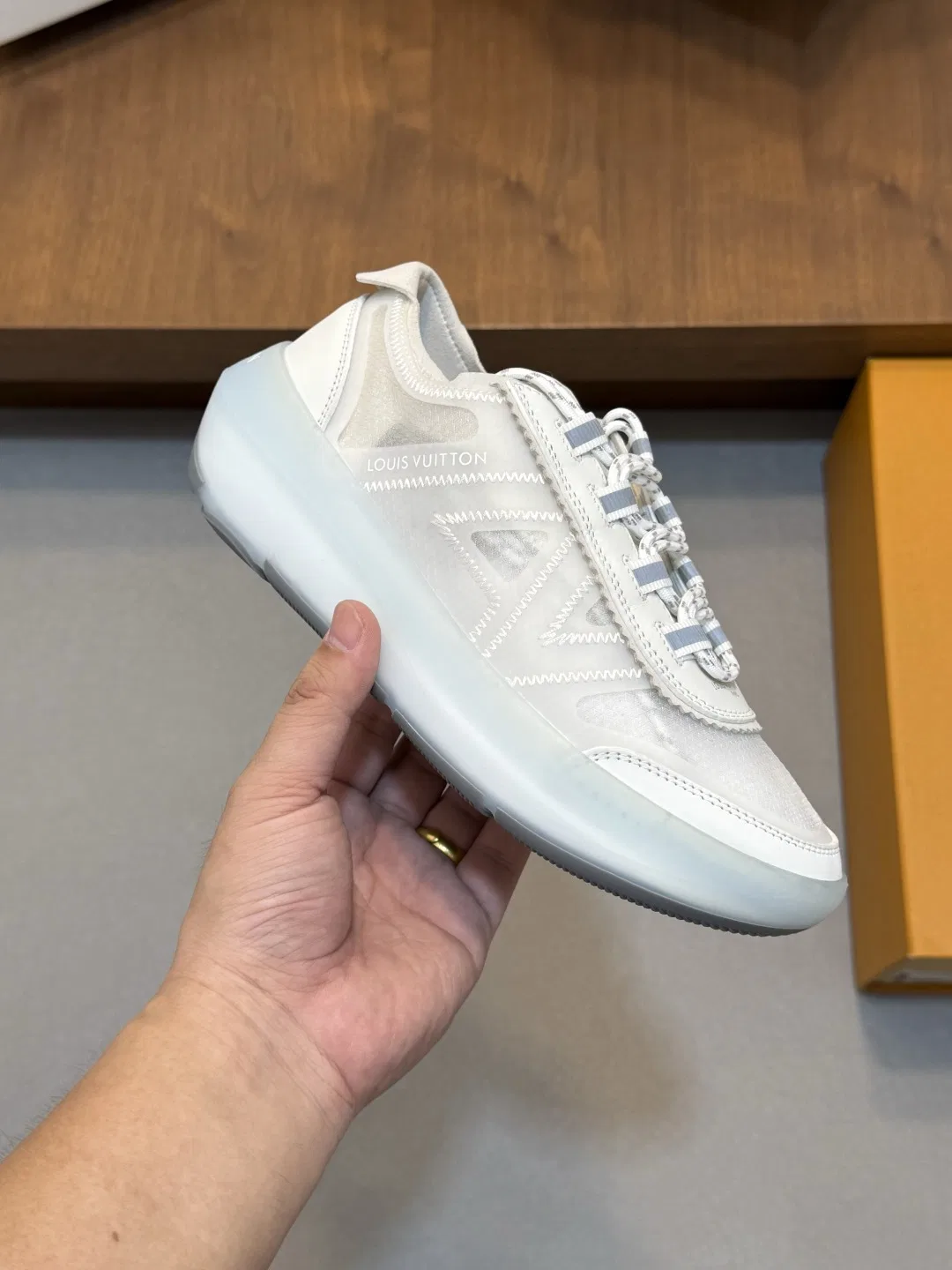 LV 27FW HOSLVLO 005 운동화 4