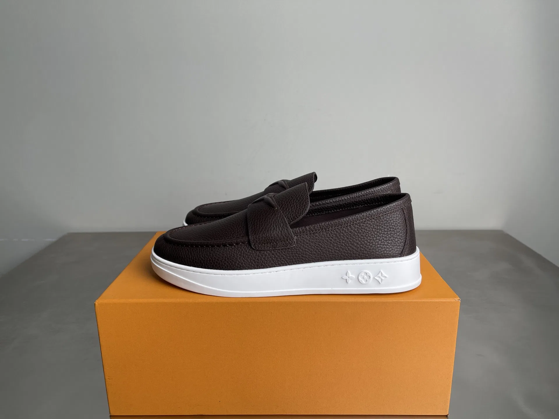 LV 27FW LDWAQLG 003 로퍼