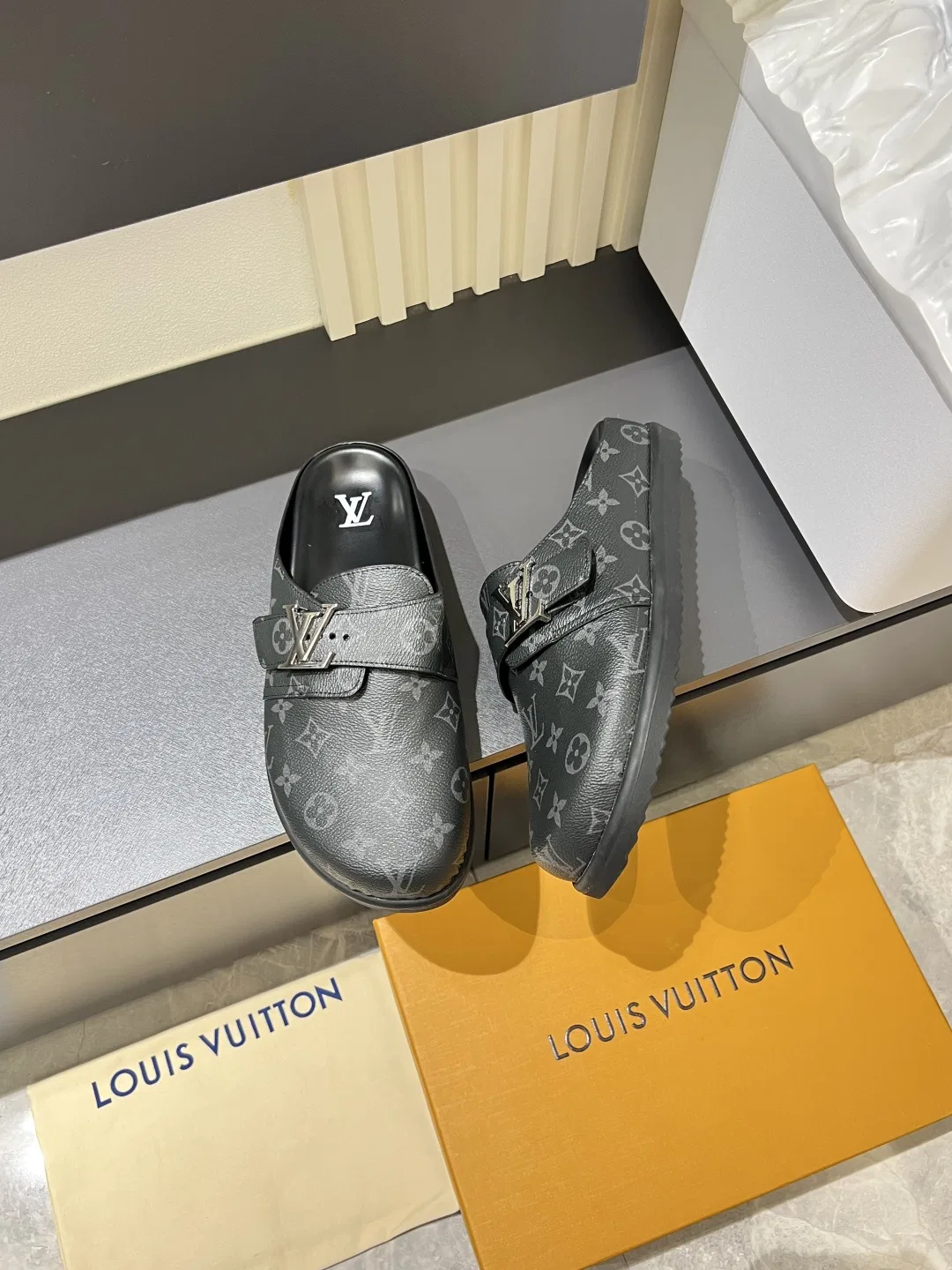 LV 27FW LDWAQLG 007 슬리퍼 3