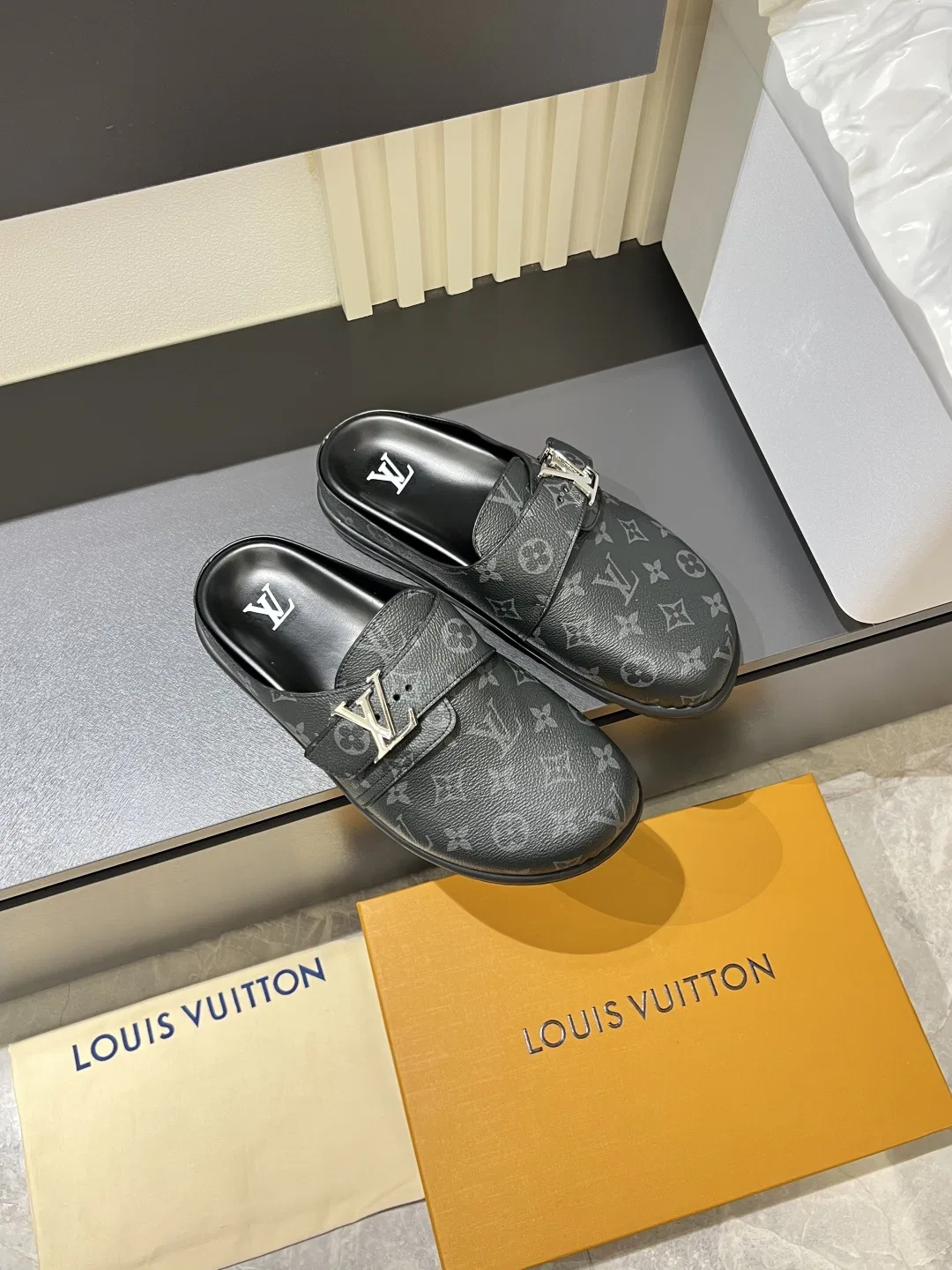 LV 27FW LDWAQLG 007 슬리퍼 4