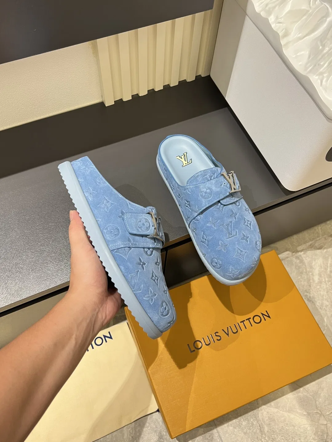 LV 27FW LDWAQLG 008 슬리퍼 3