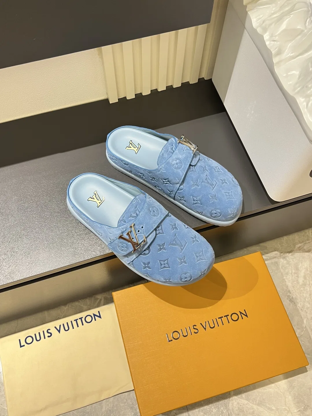 LV 27FW LDWAQLG 008 슬리퍼 6