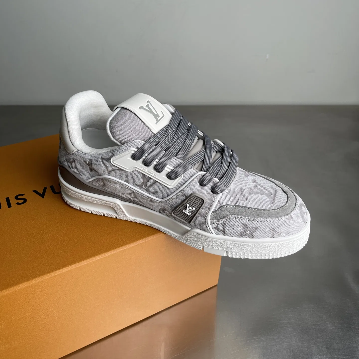 LV 27FW LDWAQLG 009 스니커즈 3
