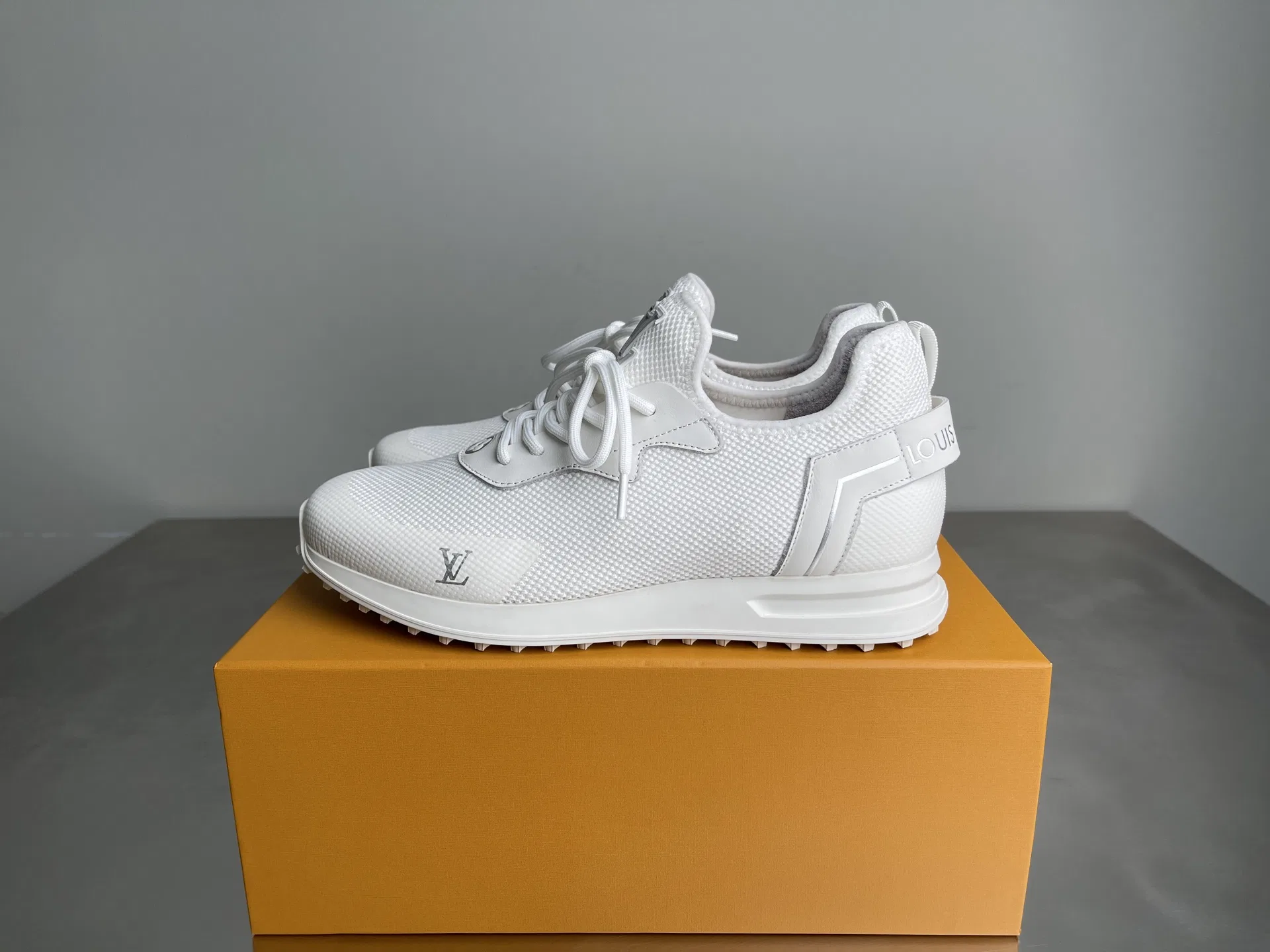 LV 27FW LDWAQLG 015 스니커즈