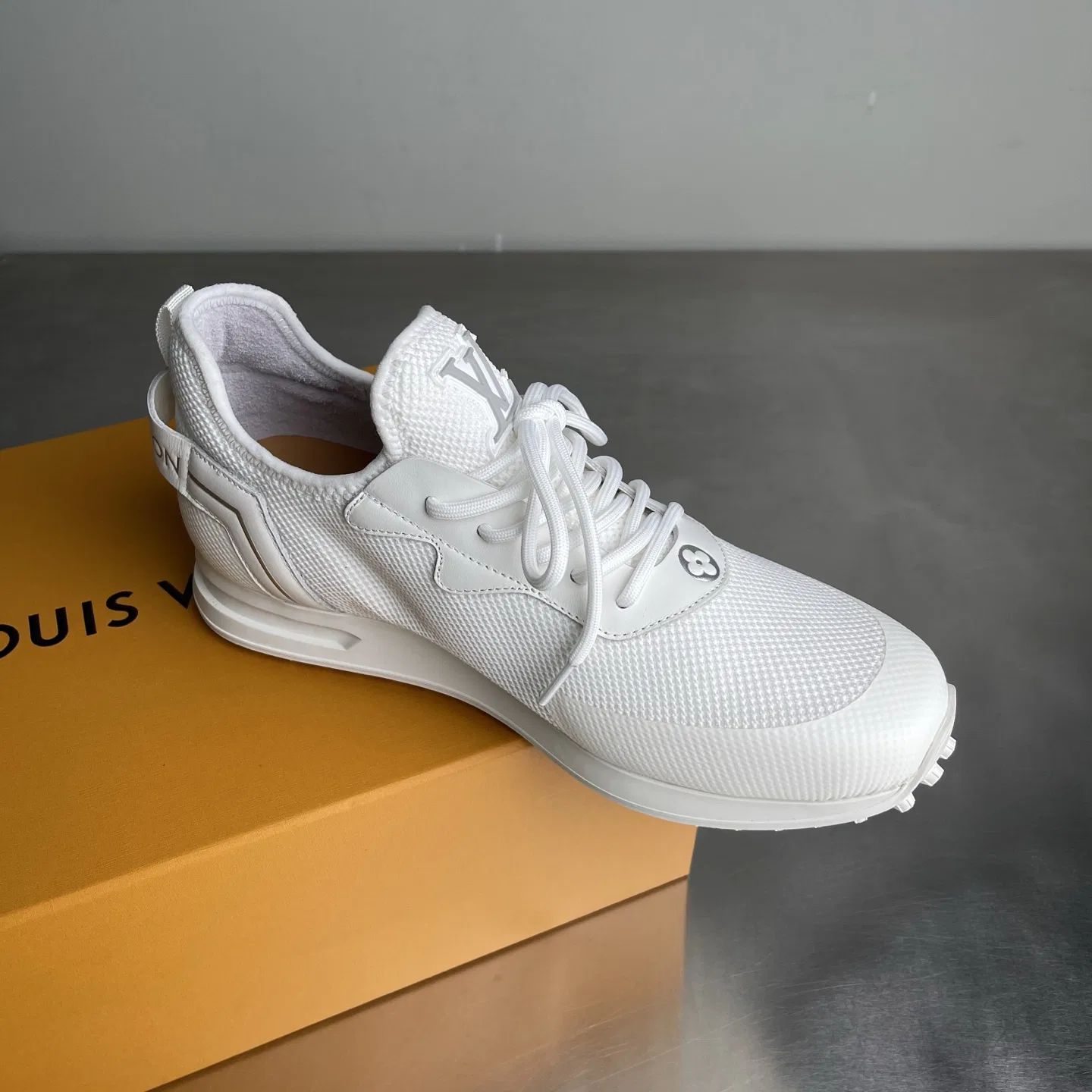 LV 27FW LDWAQLG 015 스니커즈 3