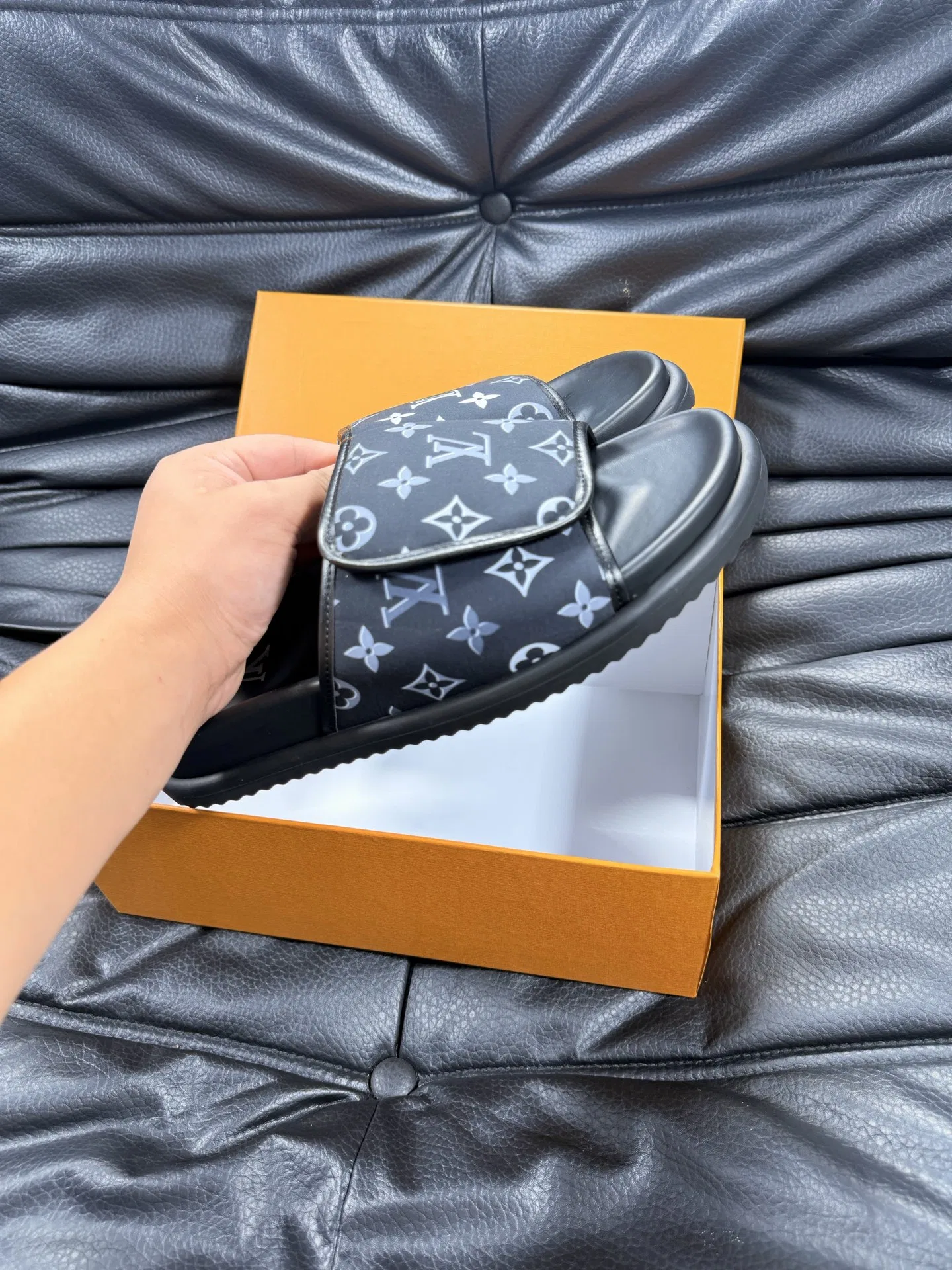 LV 27FW LDWAQLG 019 슬리퍼 5