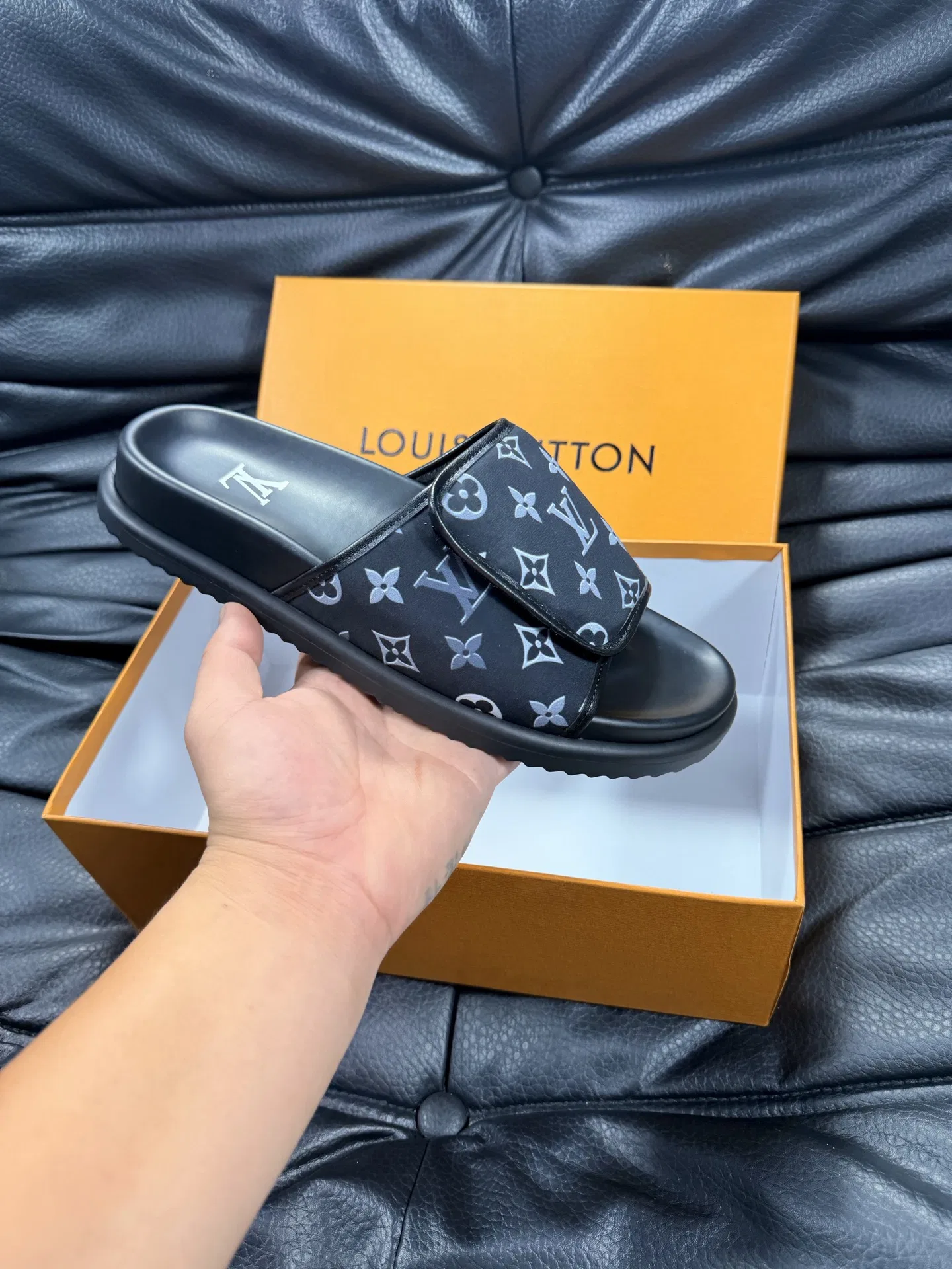 LV 27FW LDWAQLG 019 슬리퍼 6