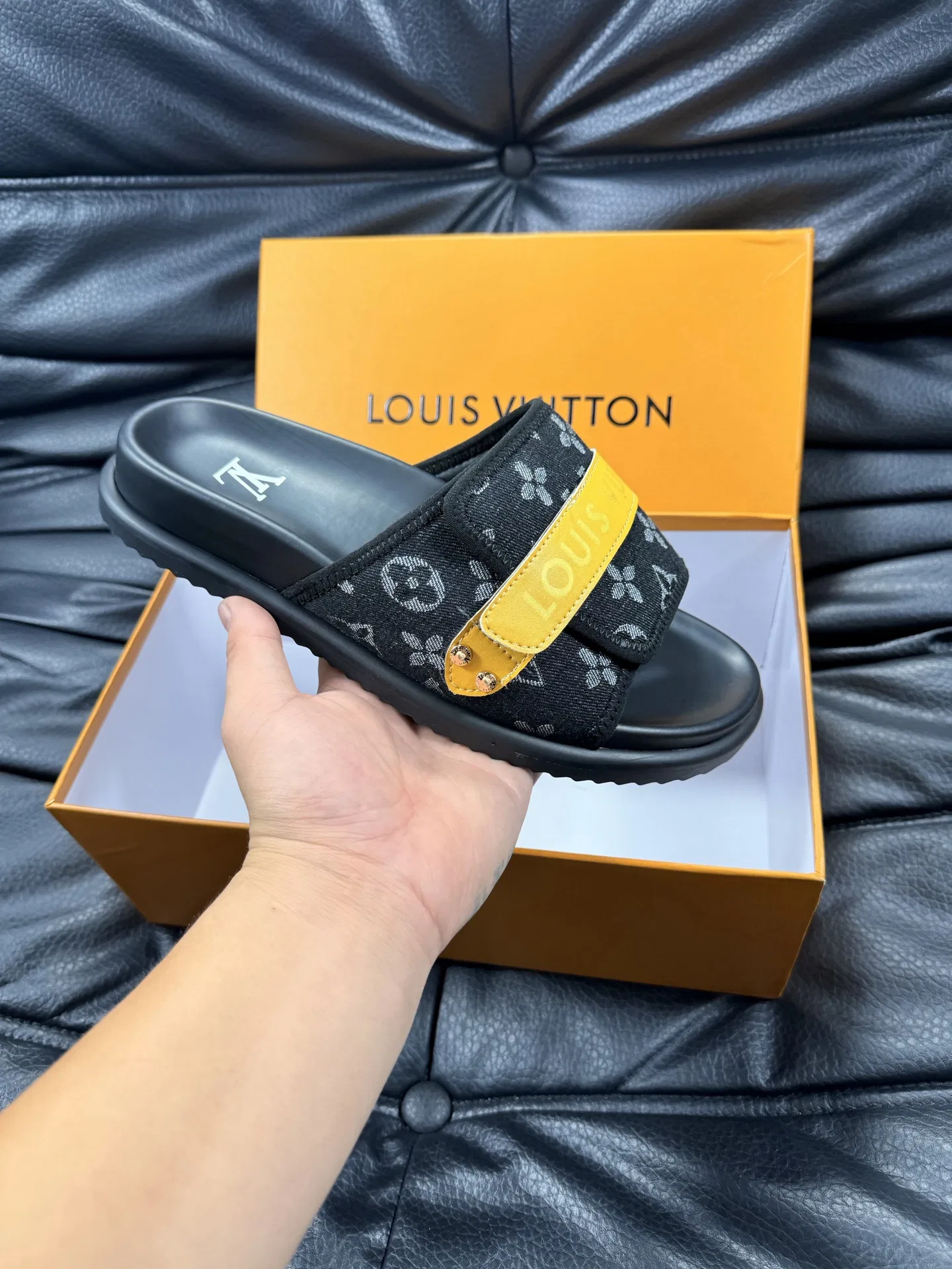 LV 27FW LDWAQLG 020 슬리퍼 6