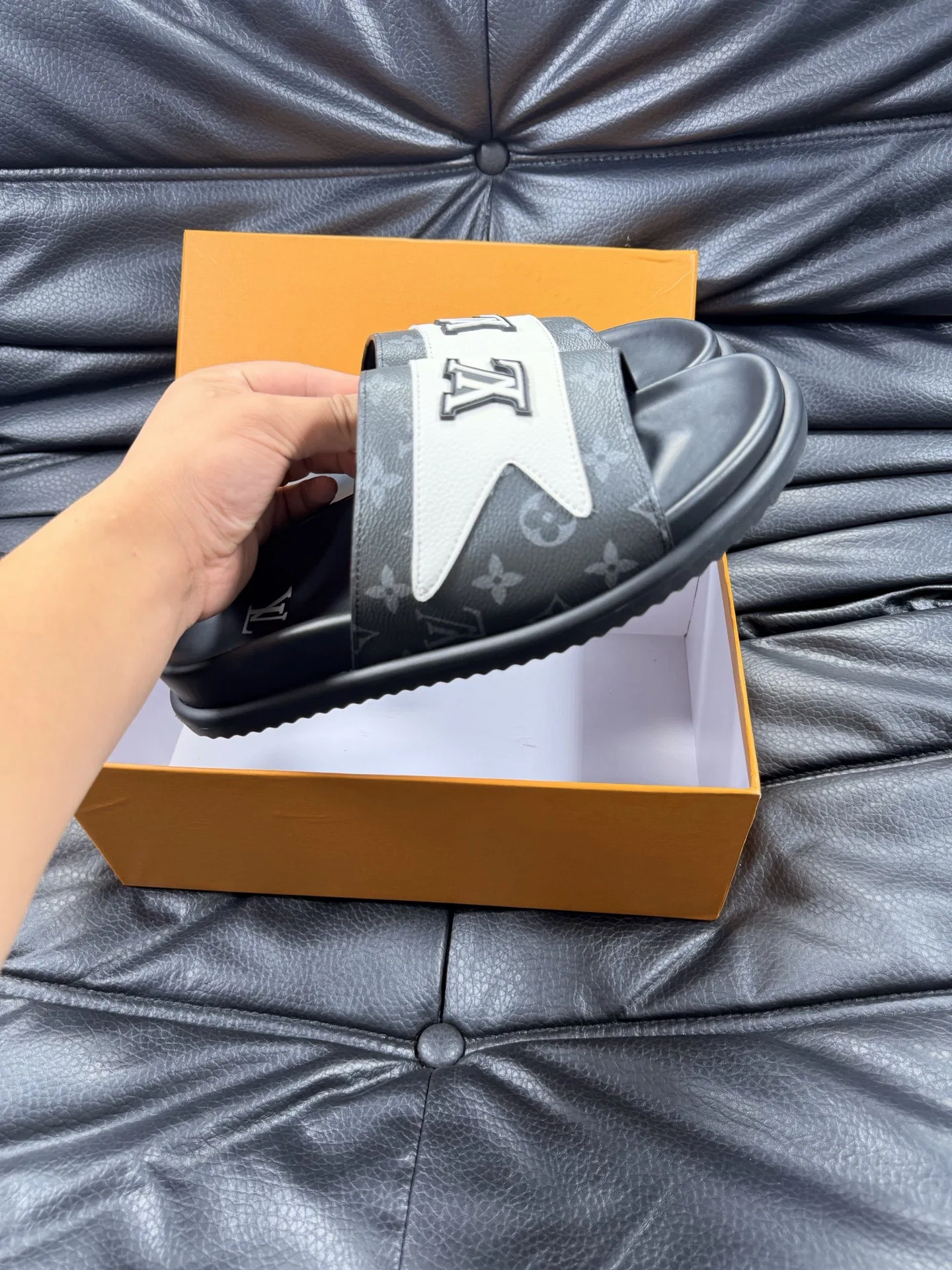 LV 27FW LDWAQLG 021 슬리퍼 5
